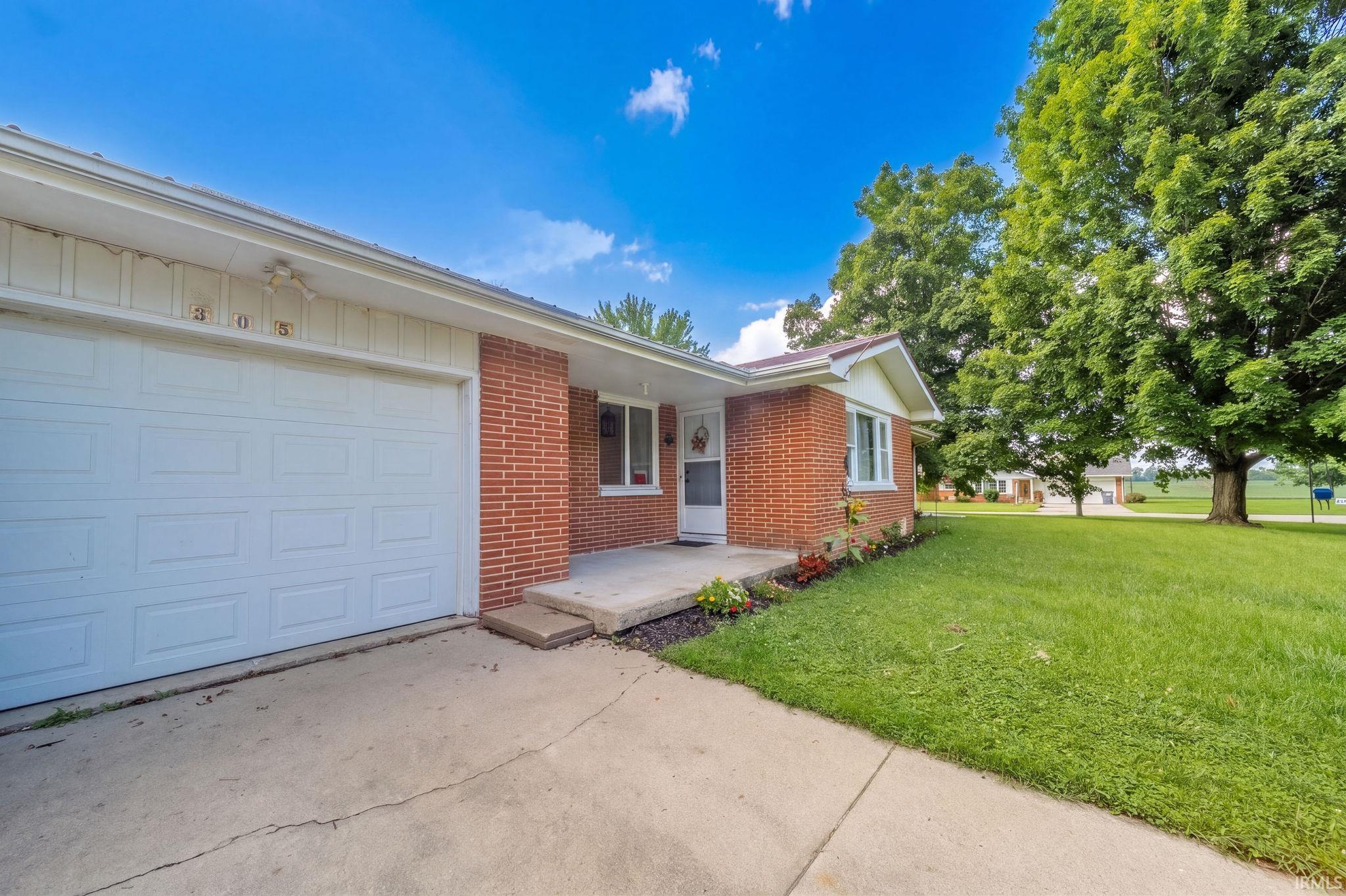 305 N Ellis Road
