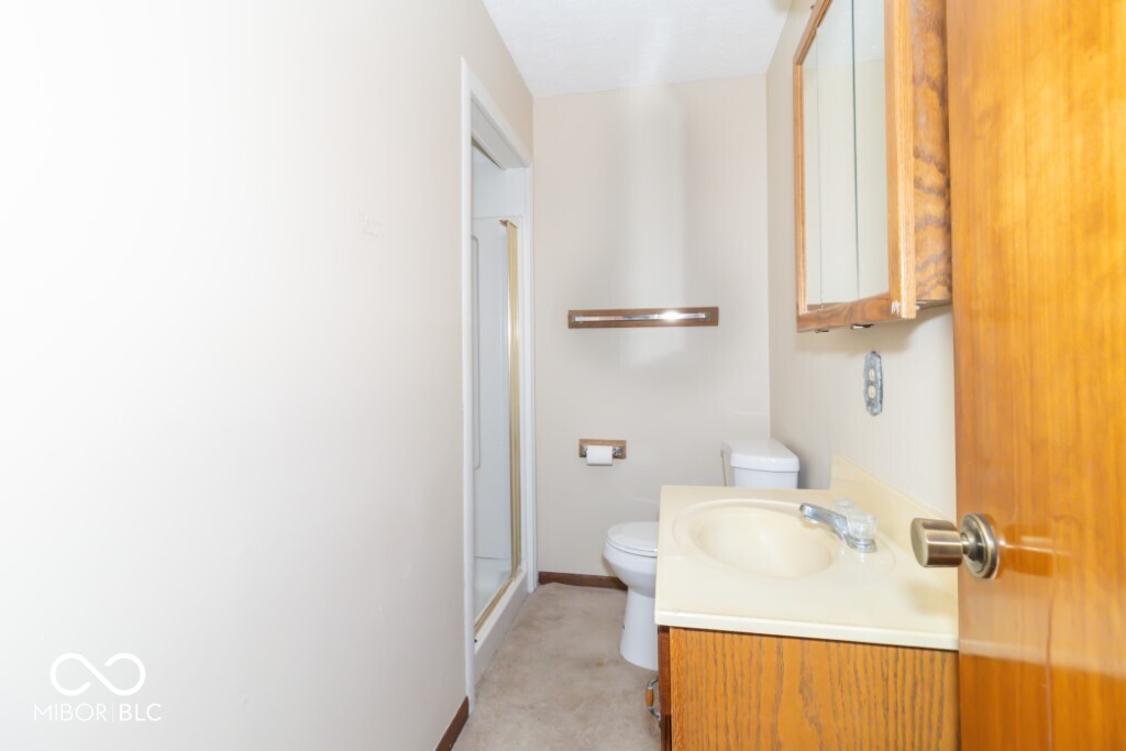1043 Radio Lane
