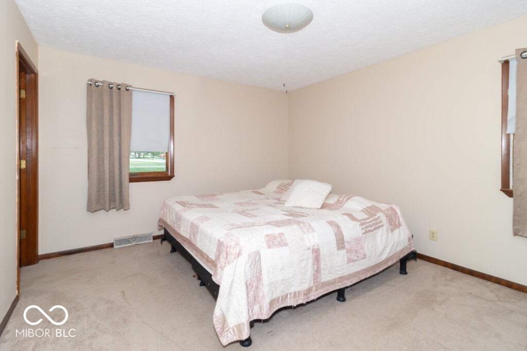 1043 Radio Lane