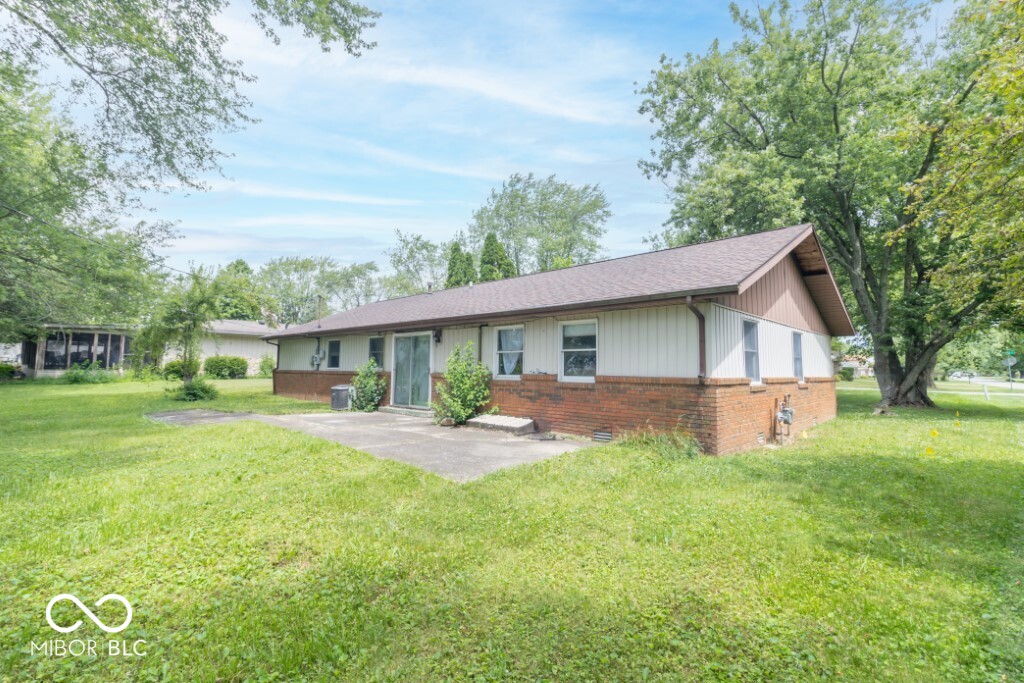 1043 Radio Lane