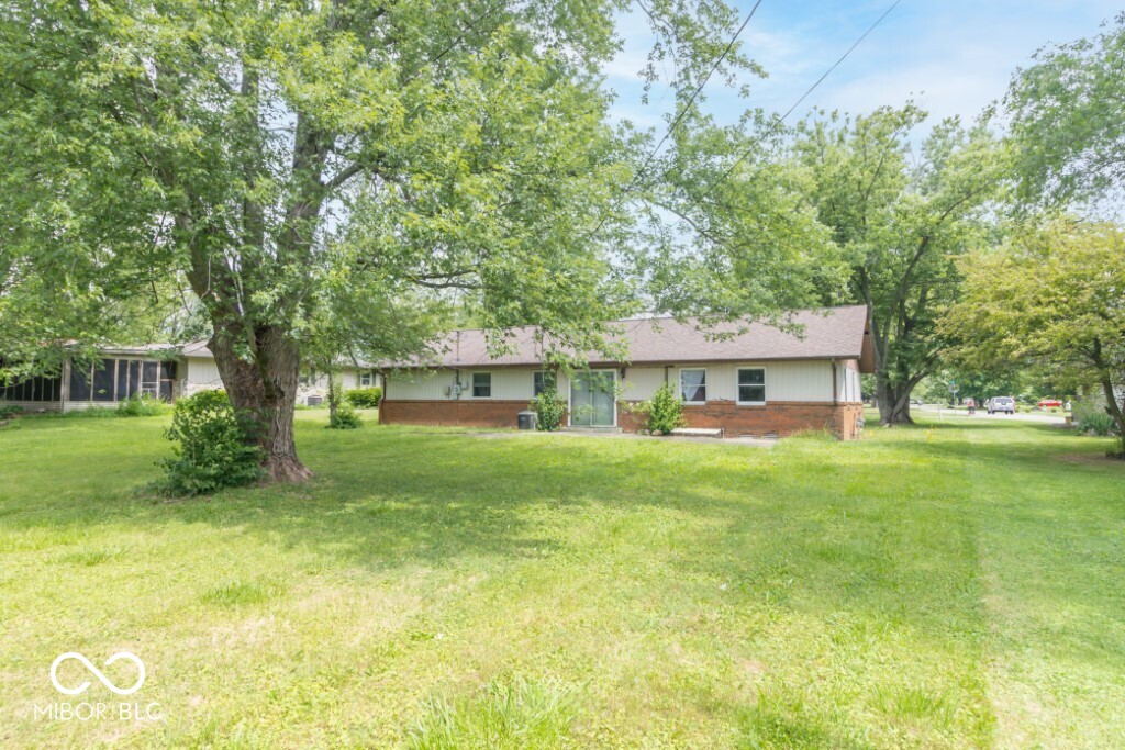 1043 Radio Lane