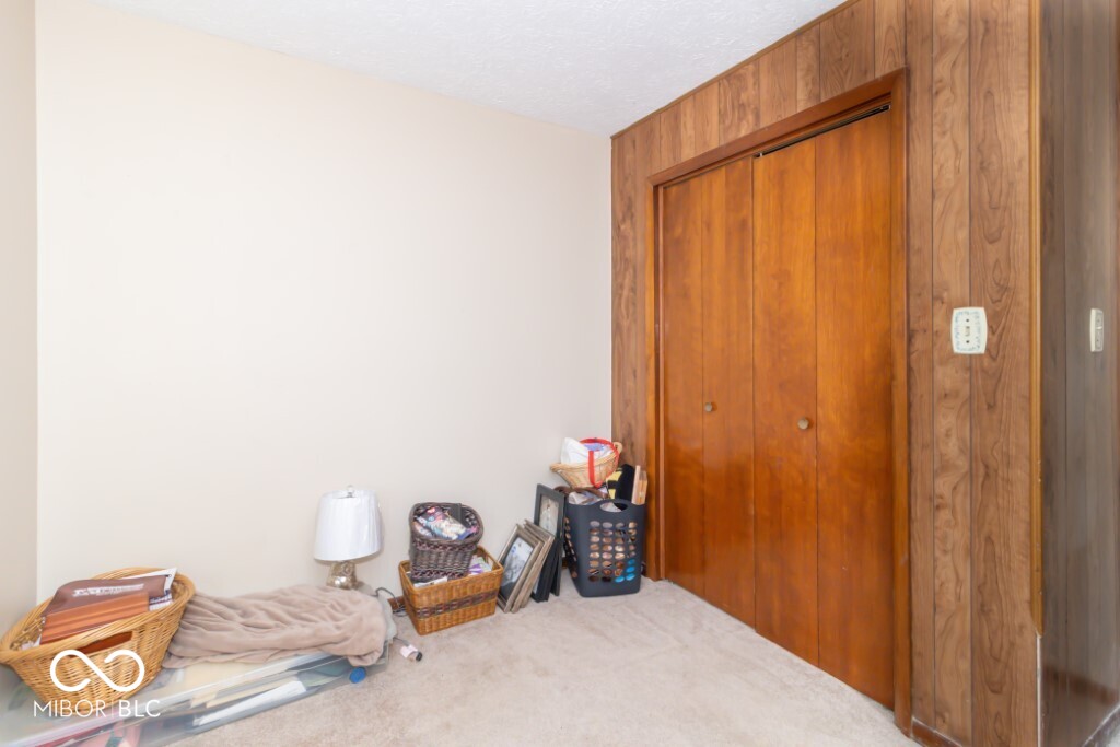 1043 Radio Lane
