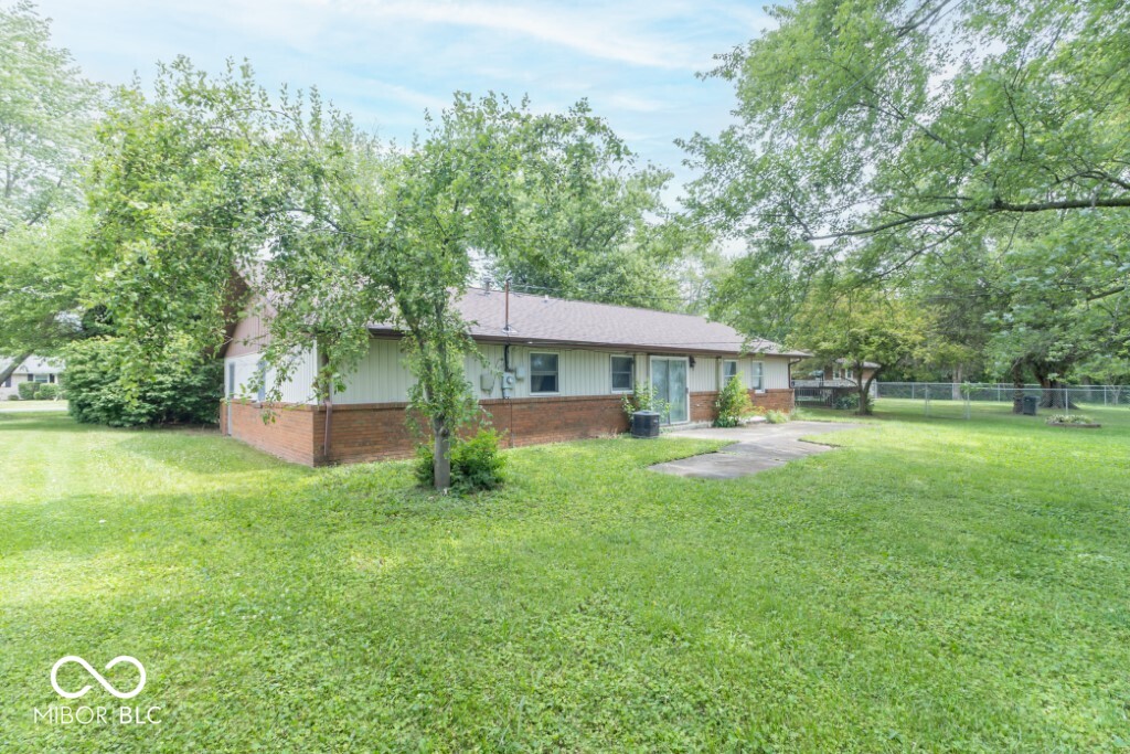 1043 Radio Lane