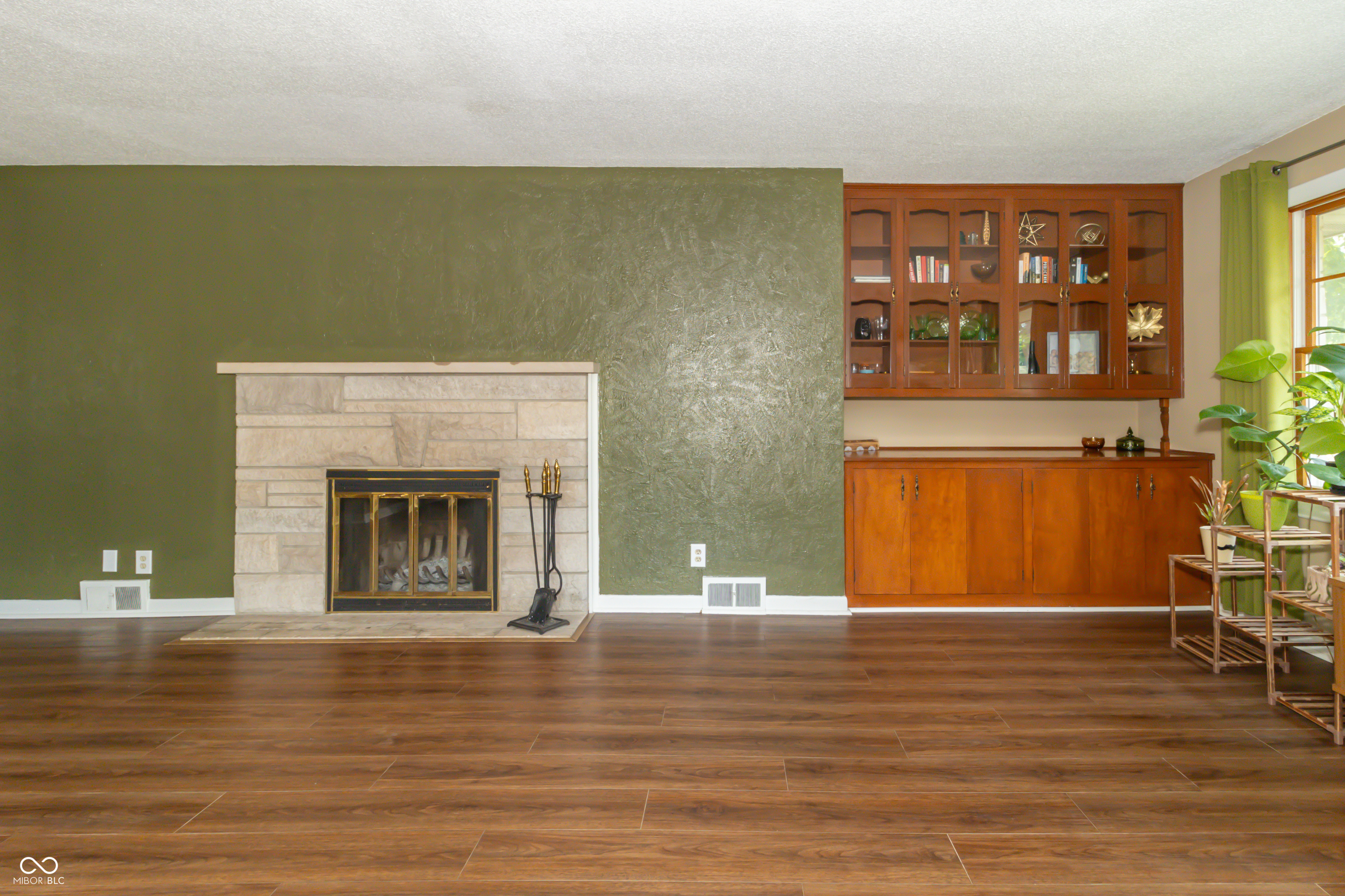 1011 Forest Drive