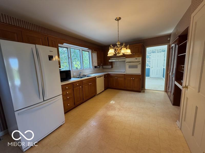 2702 Meadowbrook Drive