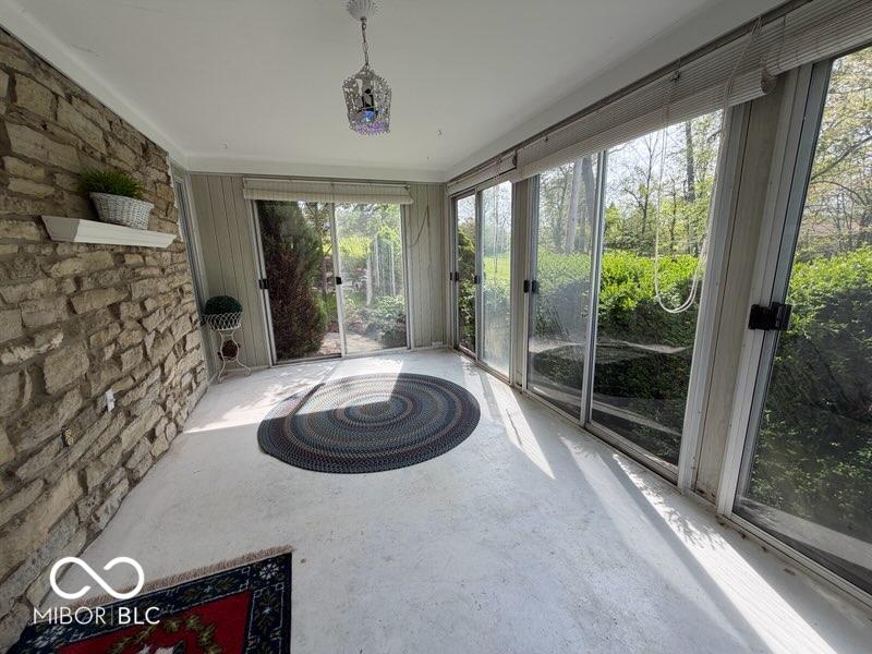 2702 Meadowbrook Drive