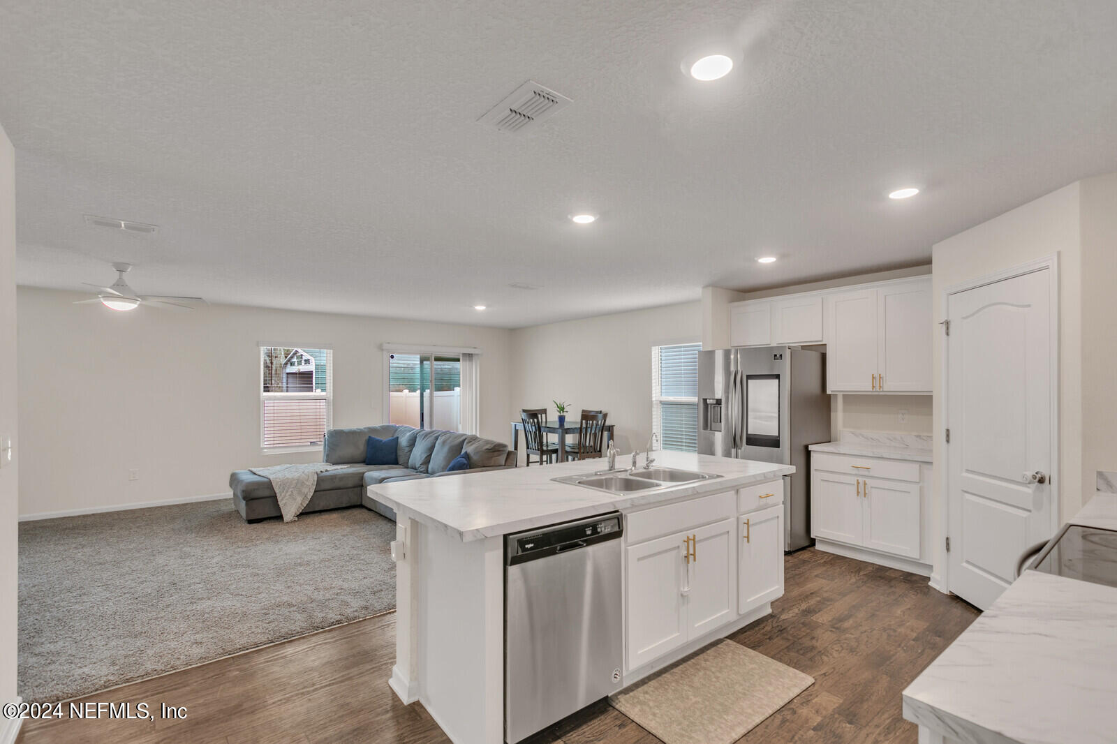 2464 BEACHVIEW Drive