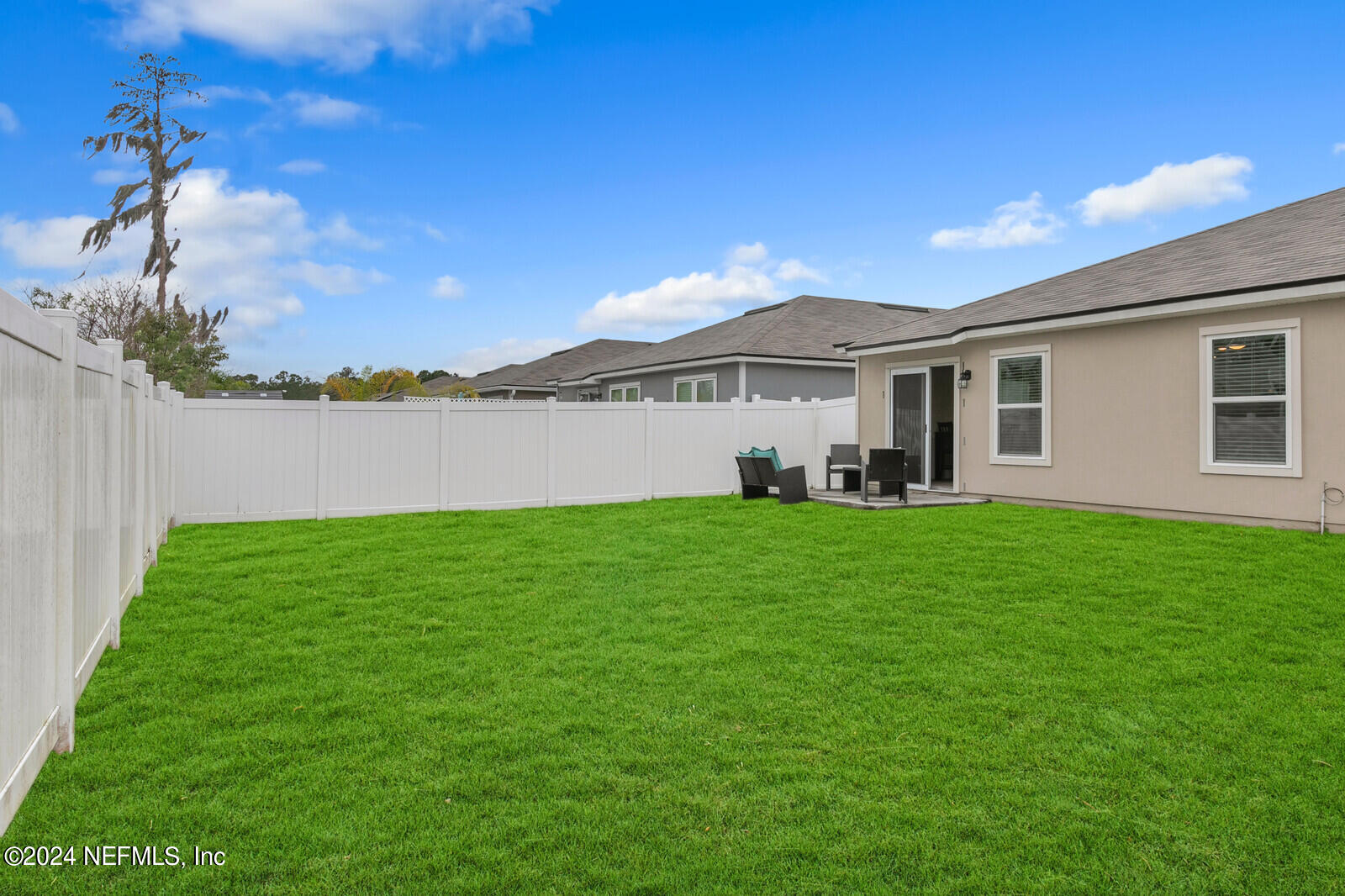 2464 BEACHVIEW Drive