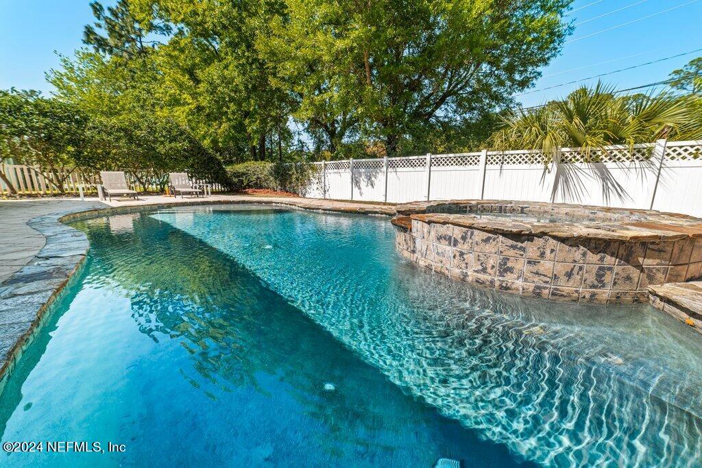 3800 W GLENDALE Court