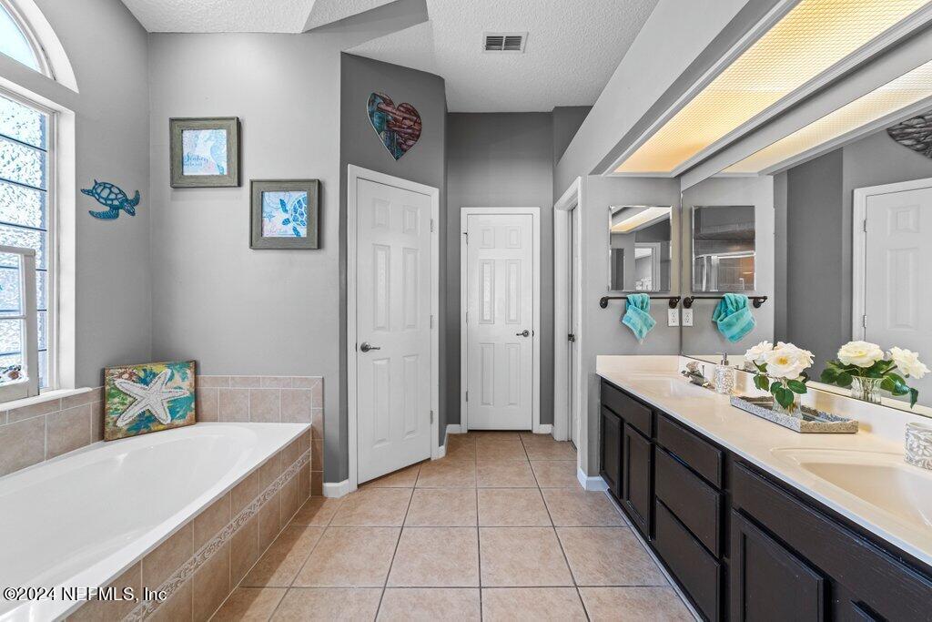 3800 W GLENDALE Court