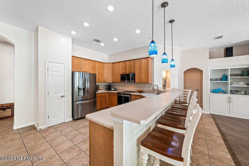 3800 W GLENDALE Court