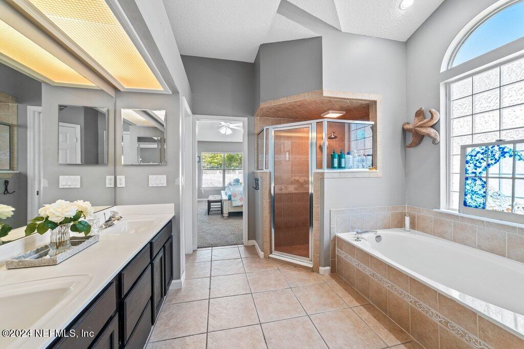 3800 W GLENDALE Court