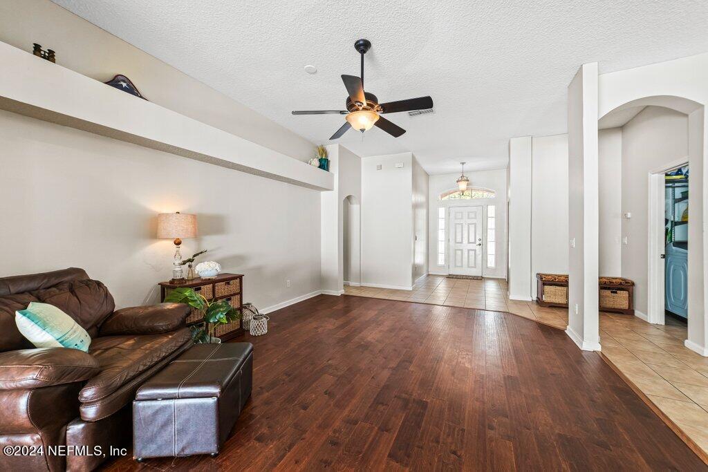 3800 W GLENDALE Court