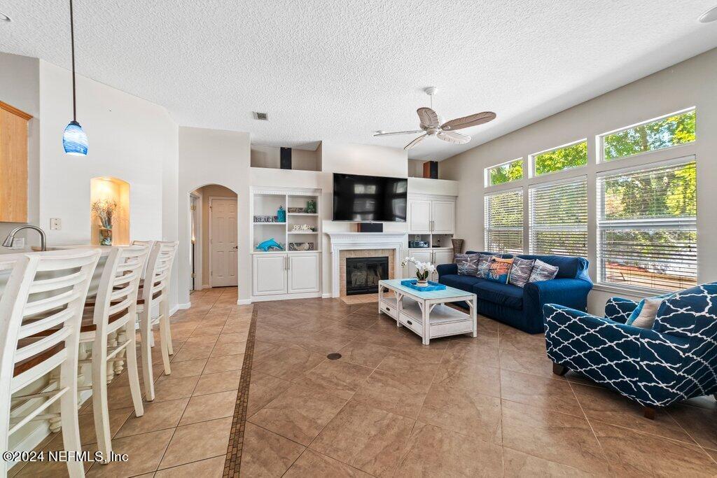 3800 W GLENDALE Court