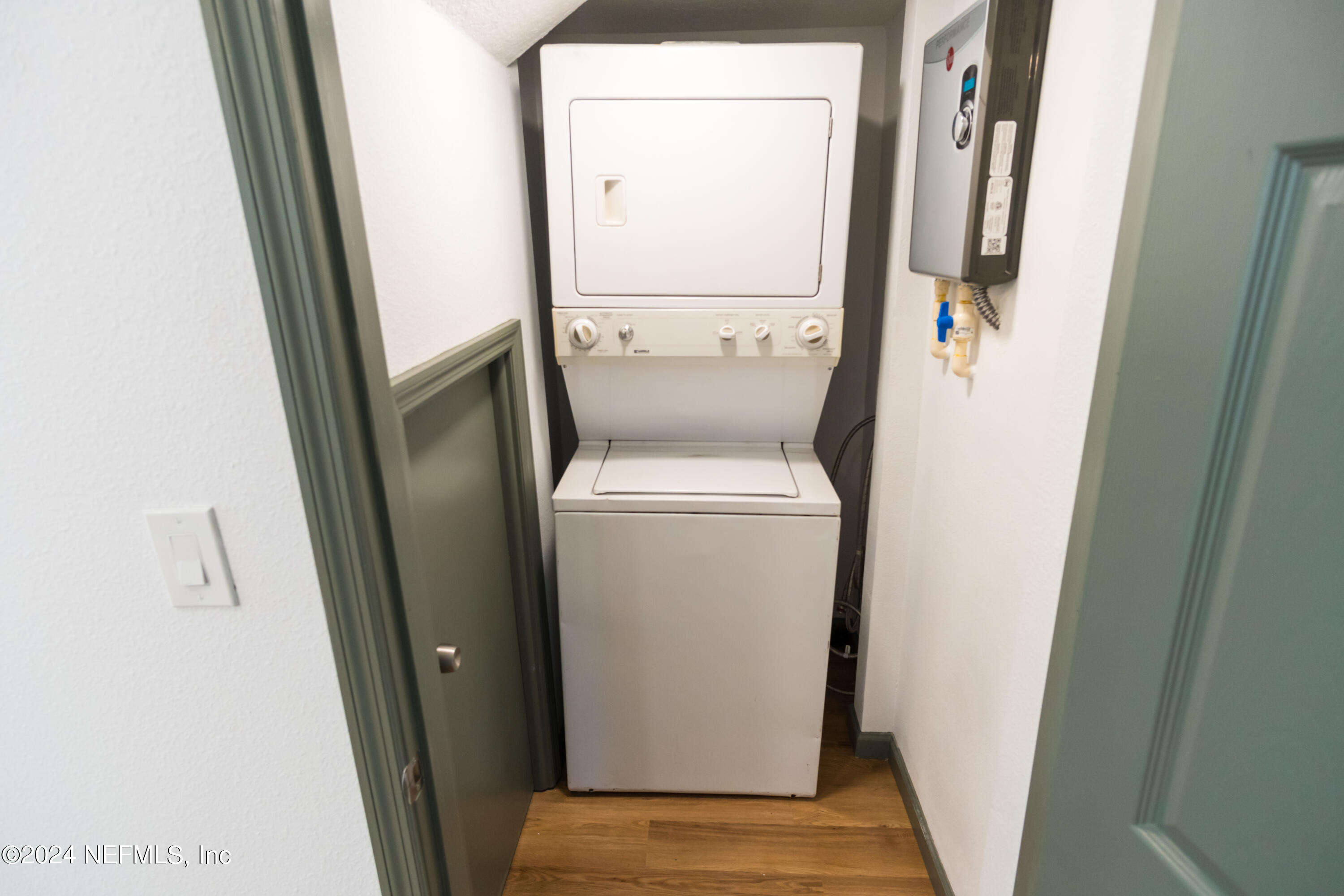 1375 EVERGREEN Avenue