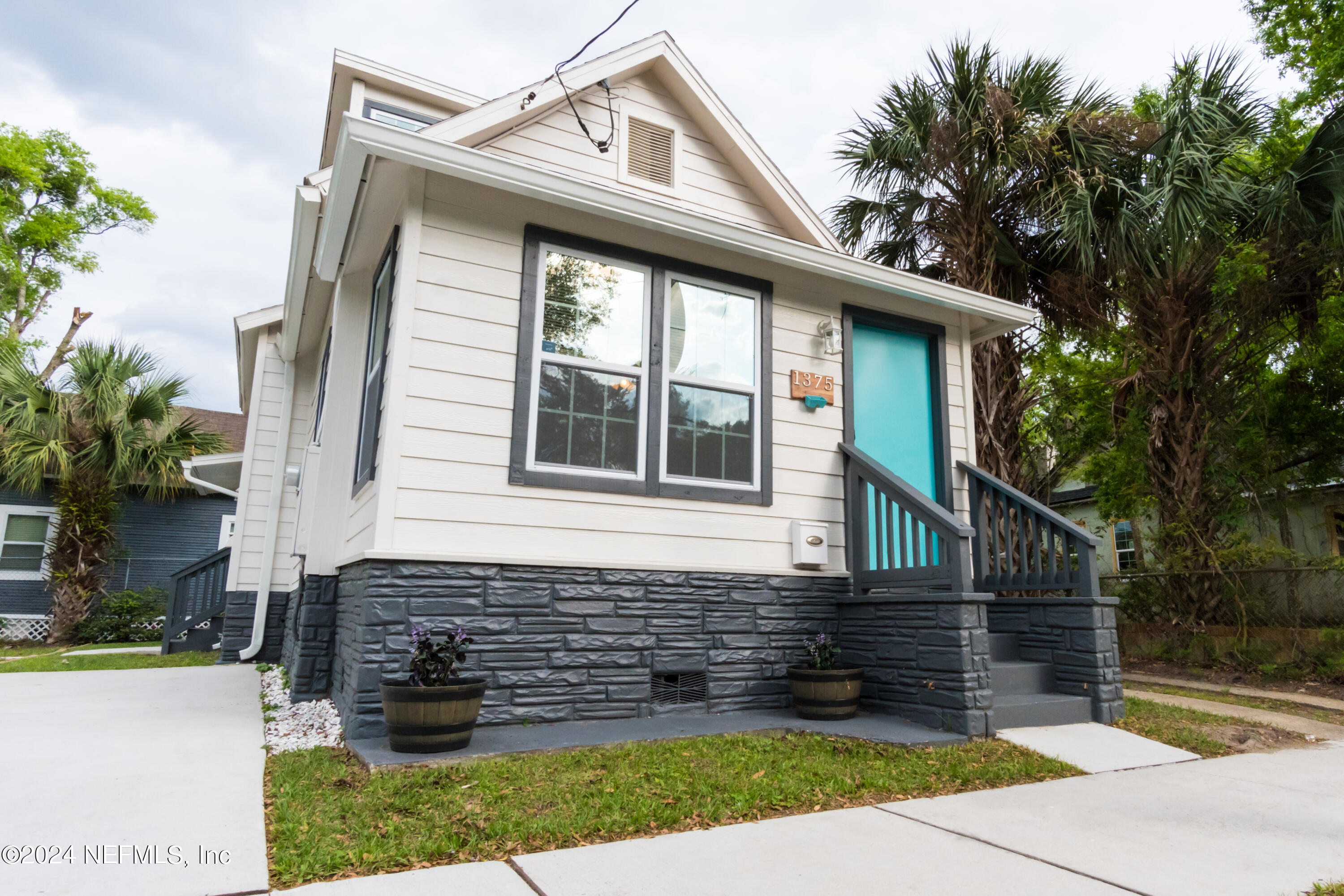 1375 EVERGREEN Avenue