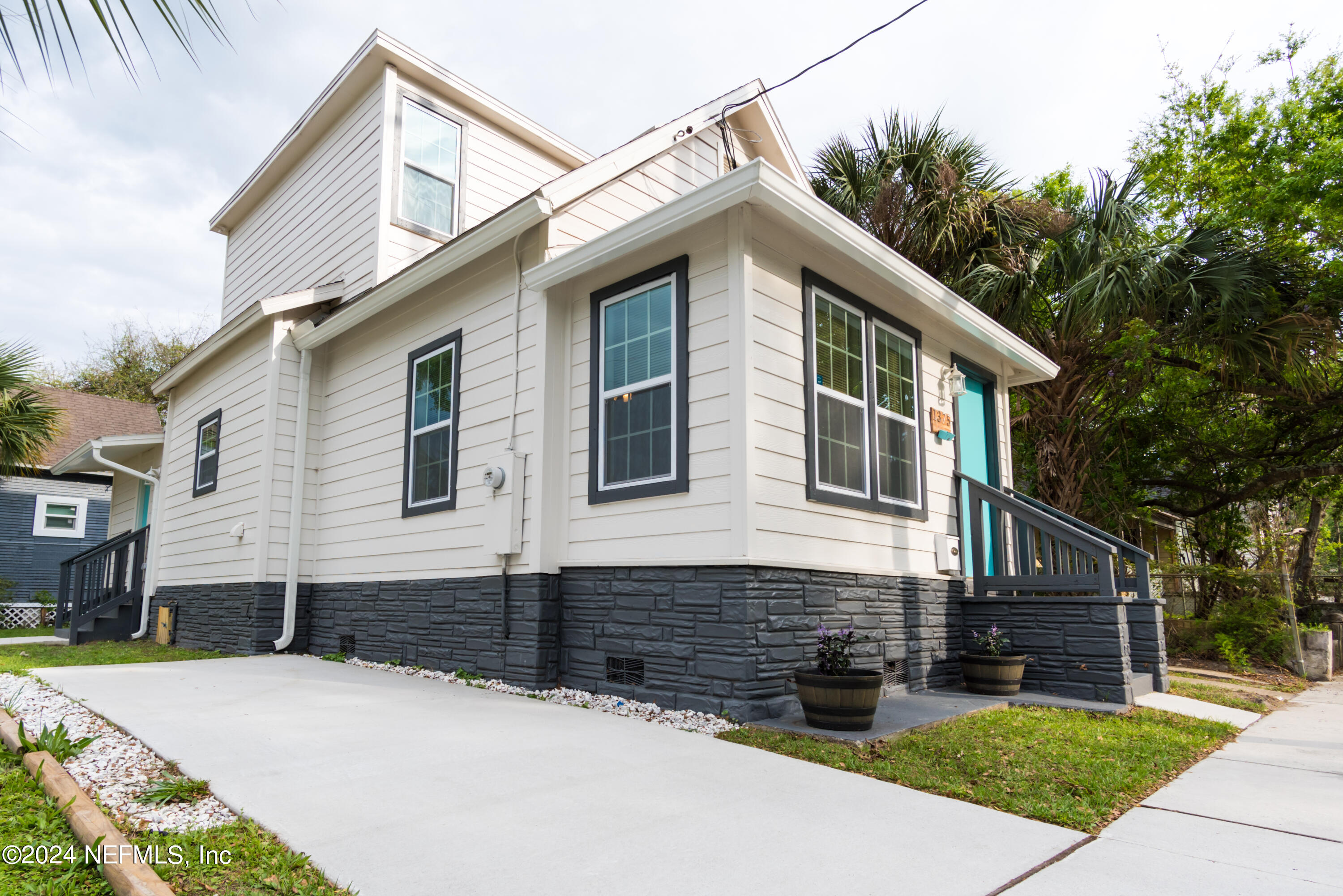 1375 EVERGREEN Avenue