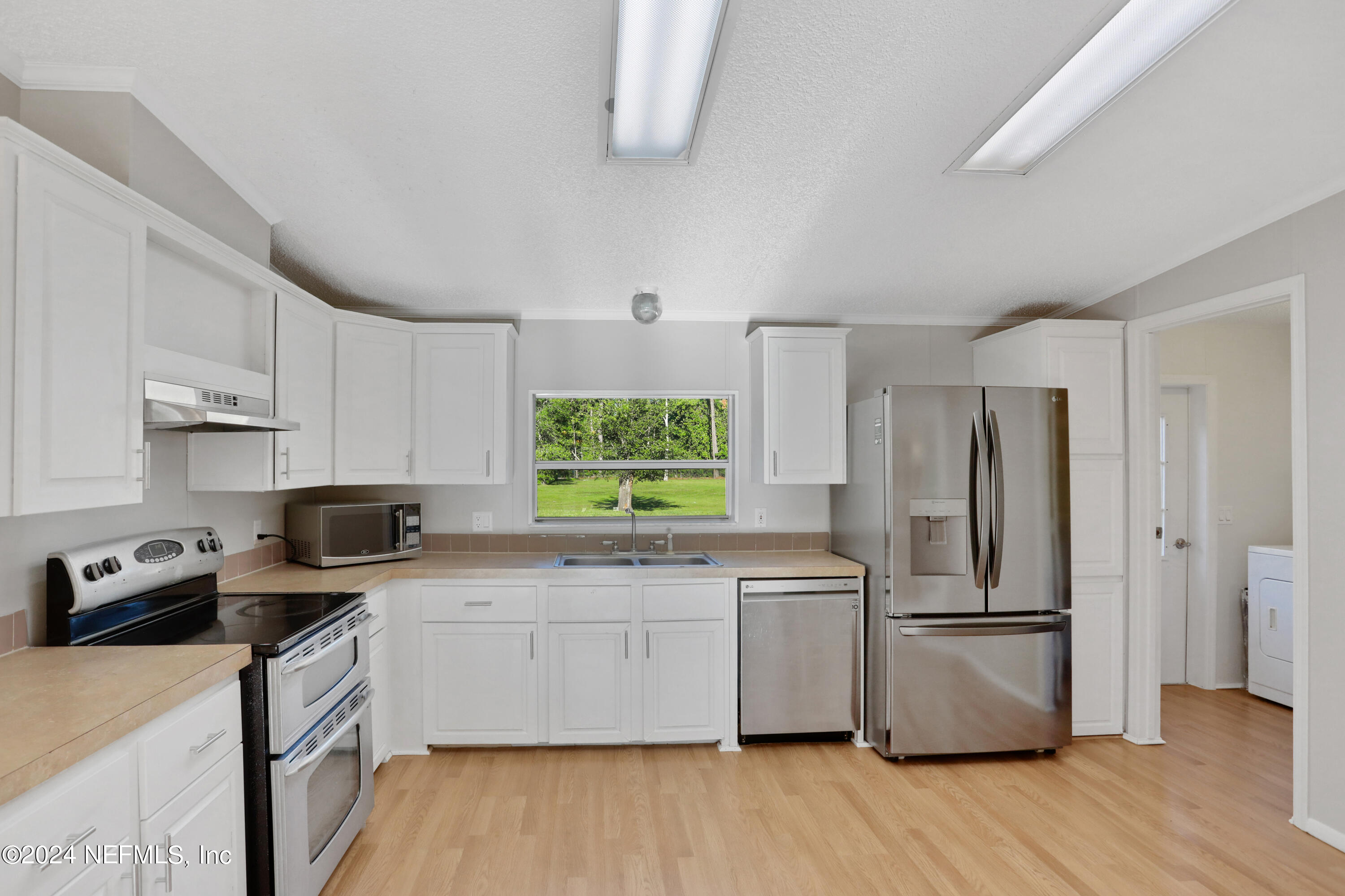 2406 GLADIOLUS Avenue