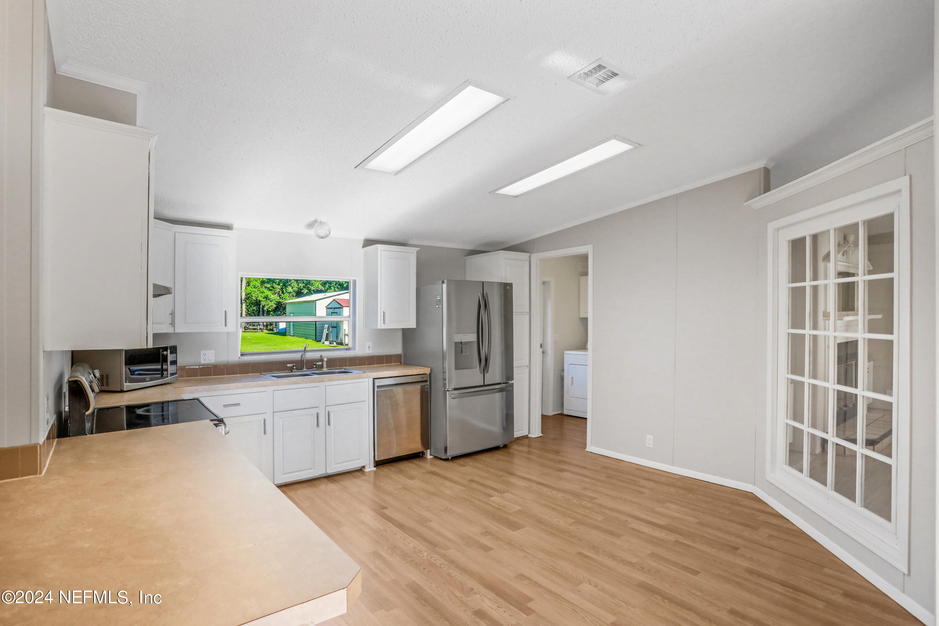 2406 GLADIOLUS Avenue