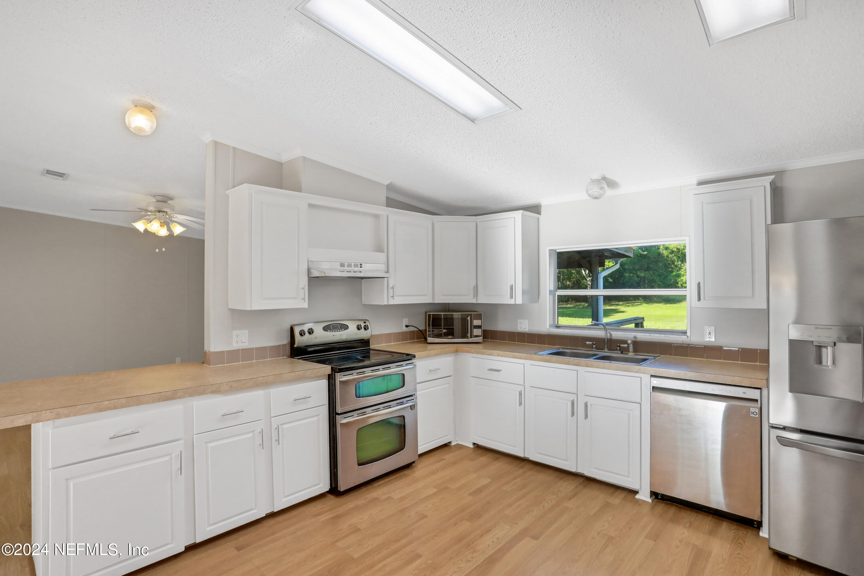 2406 GLADIOLUS Avenue