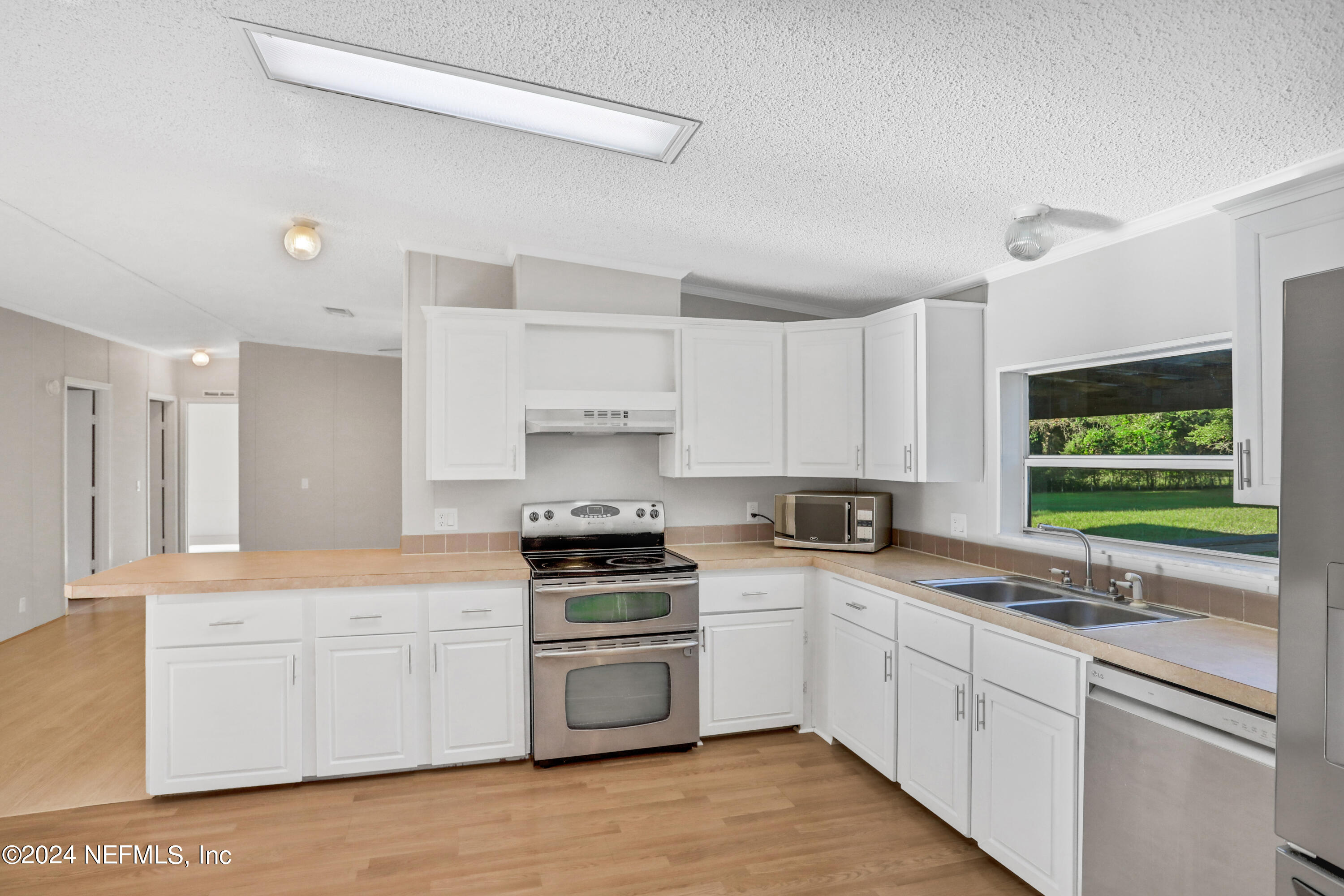 2406 GLADIOLUS Avenue