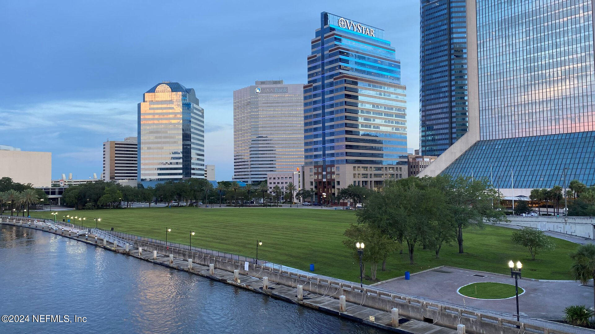 12890 RUBBER FIG Terrace