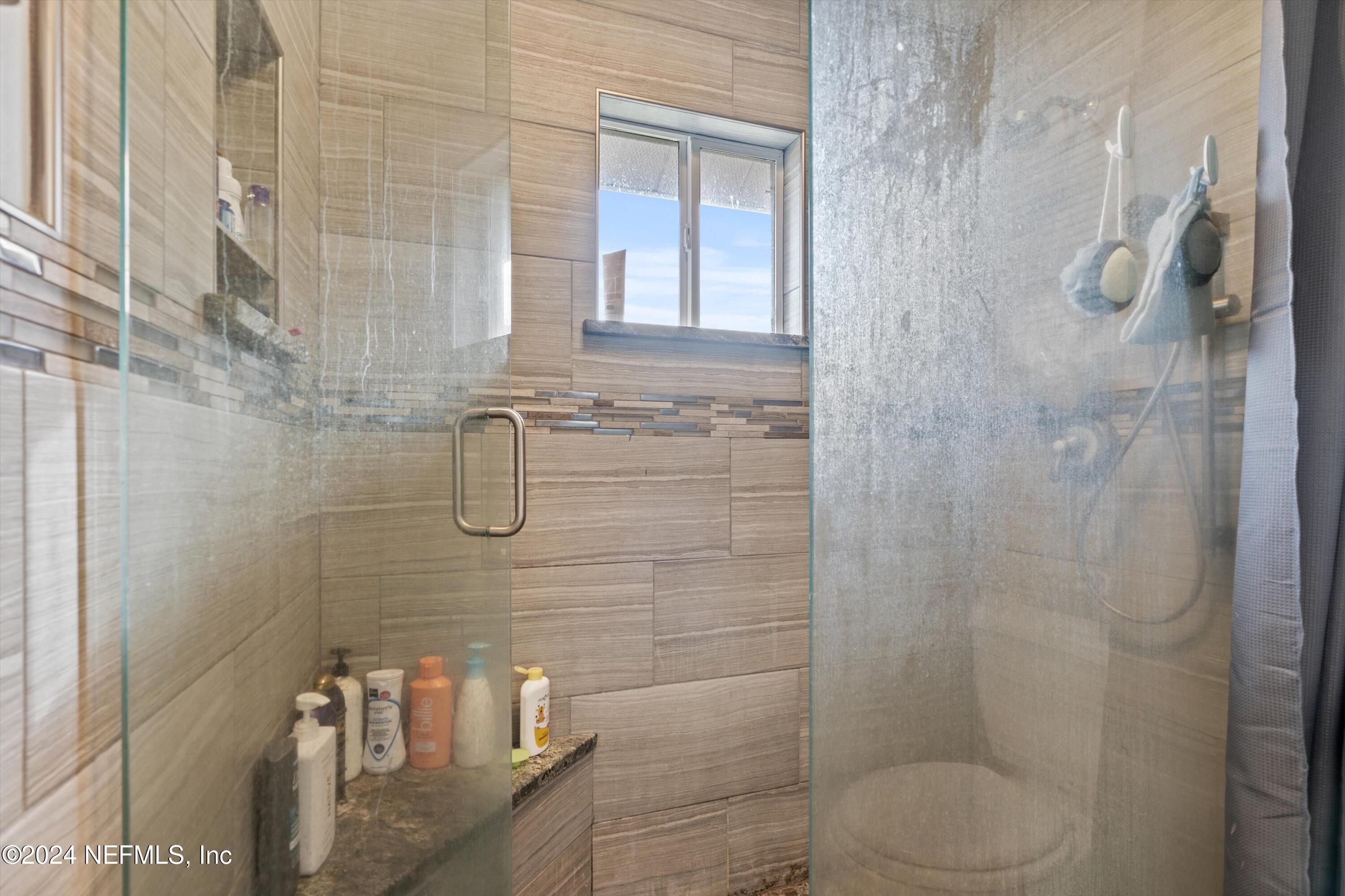 7212 HOLIDAY HILL Court