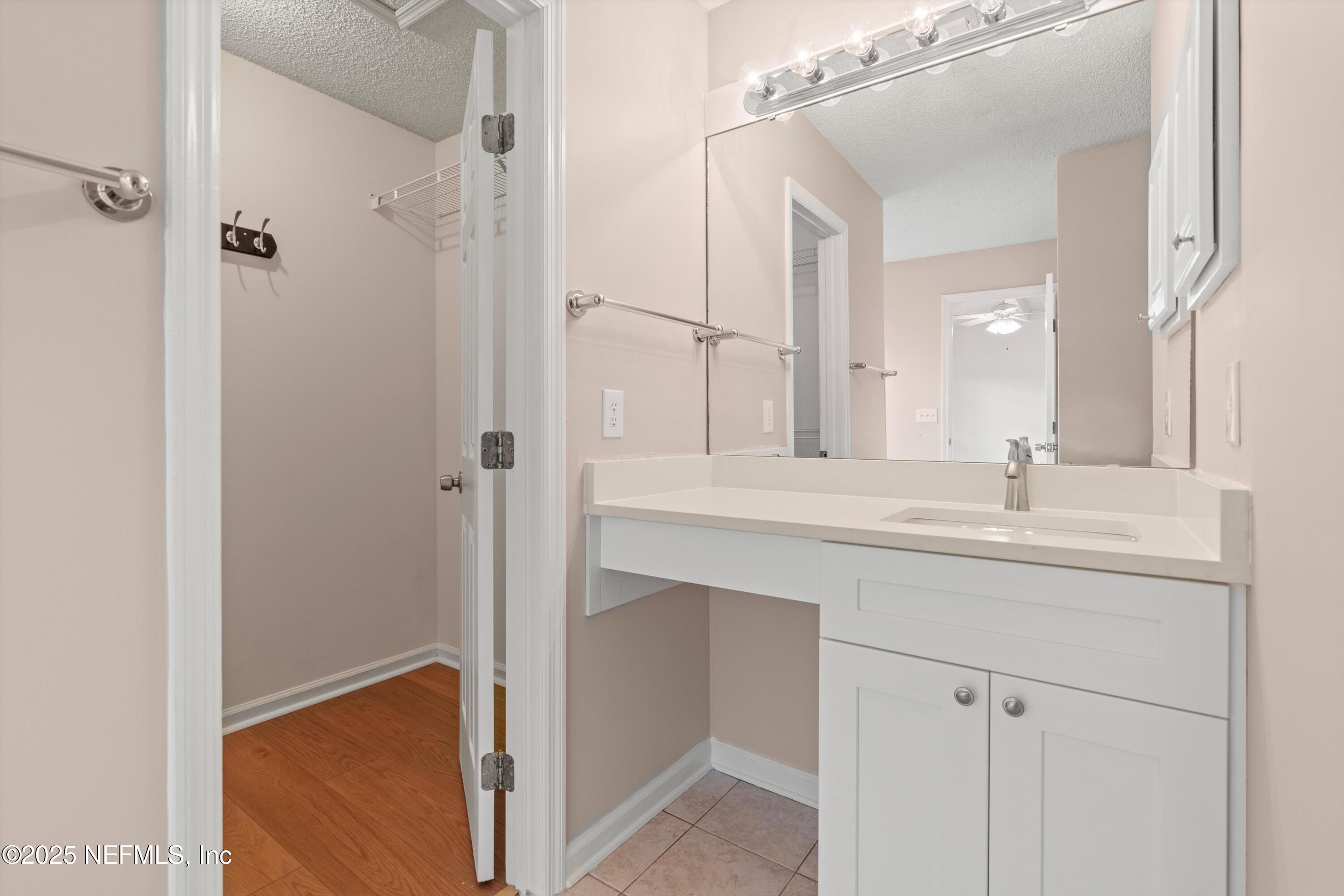 4533 WANDERING OAKS Drive S