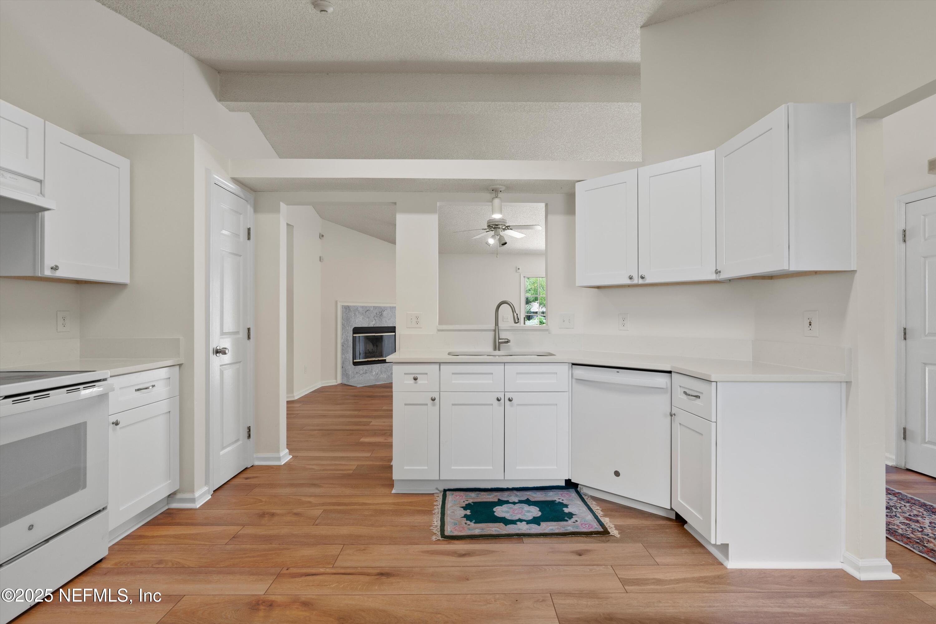 4533 WANDERING OAKS Drive S