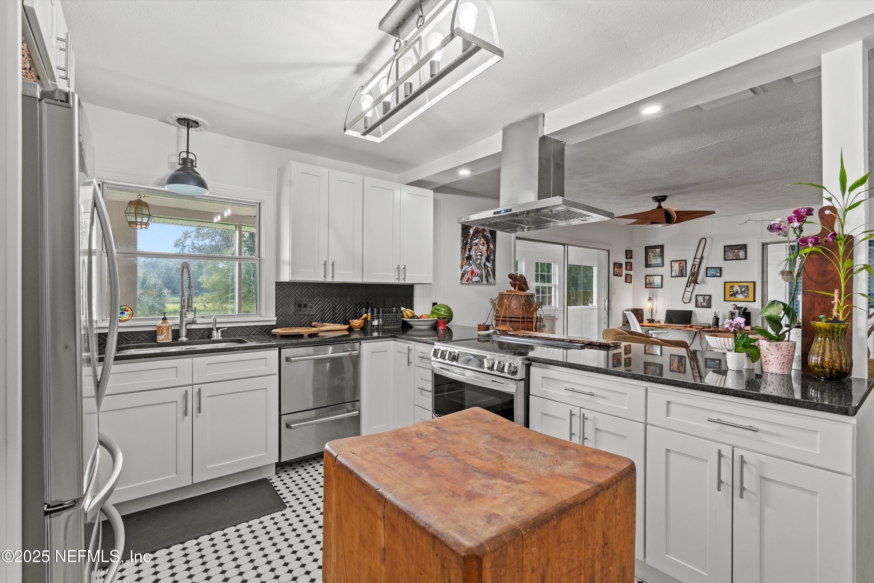 6241 RIVIERA MANOR Drive