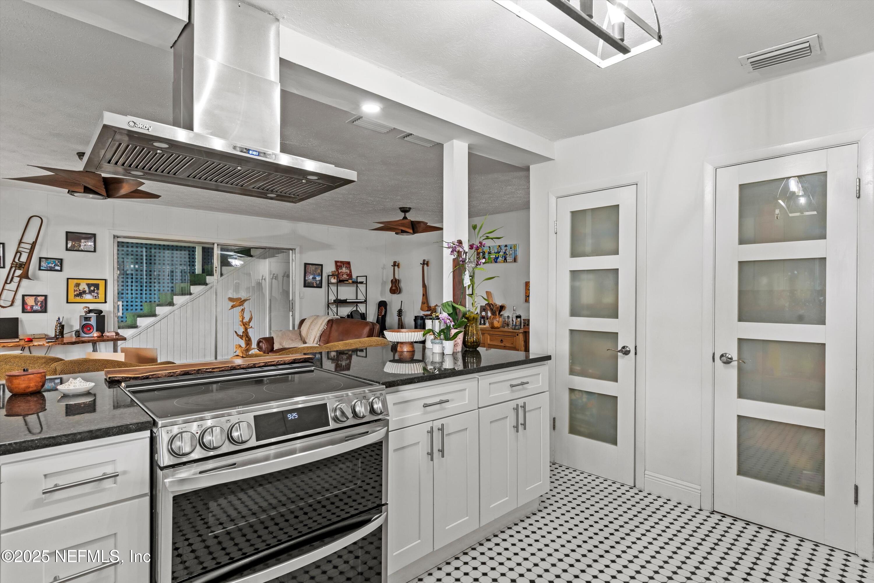 6241 RIVIERA MANOR Drive