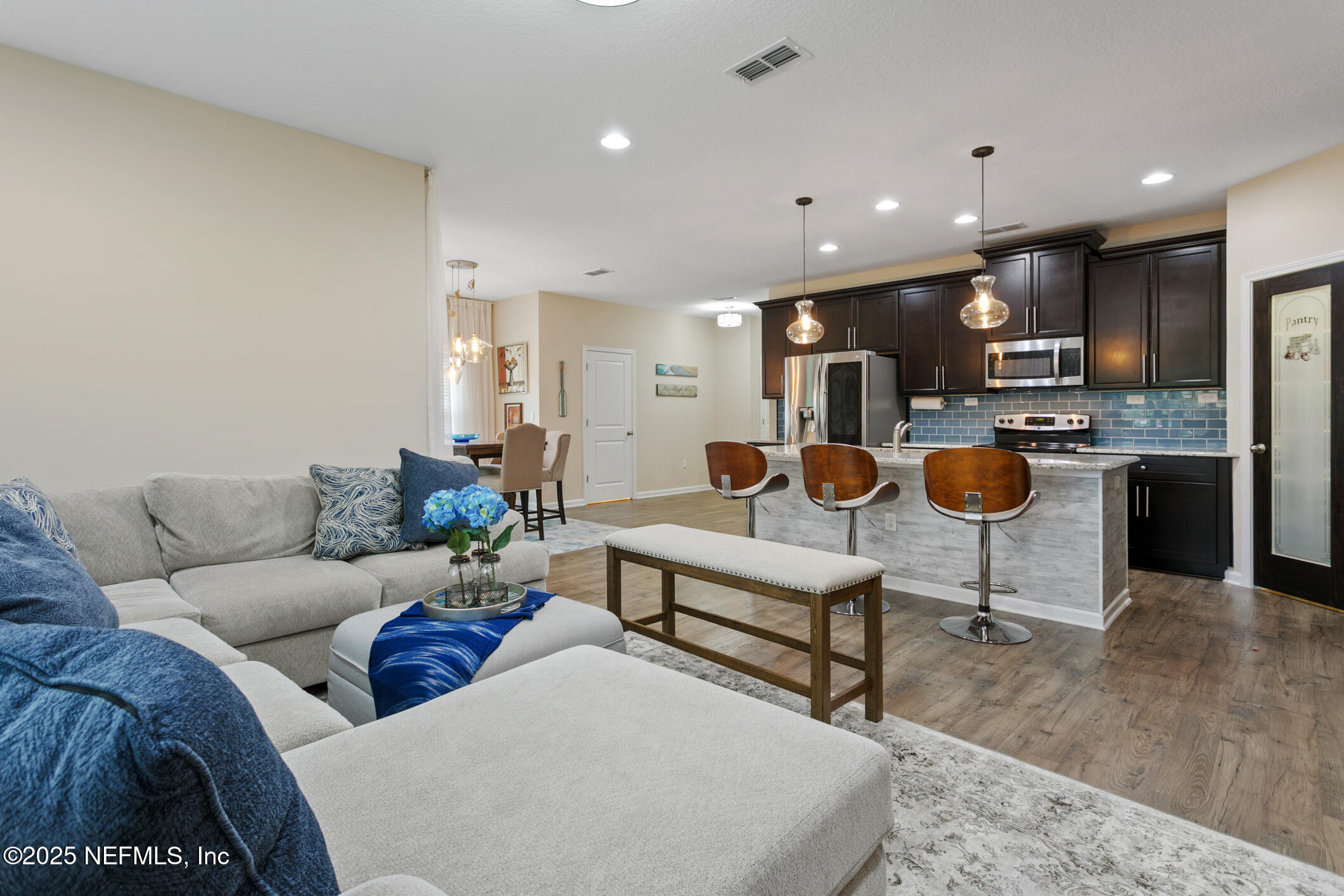 2517 CANEY OAKS Drive W