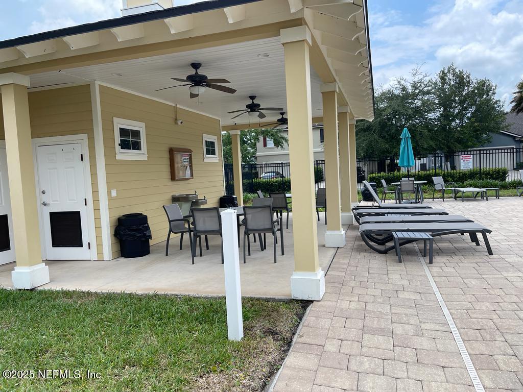 2517 CANEY OAKS Drive W