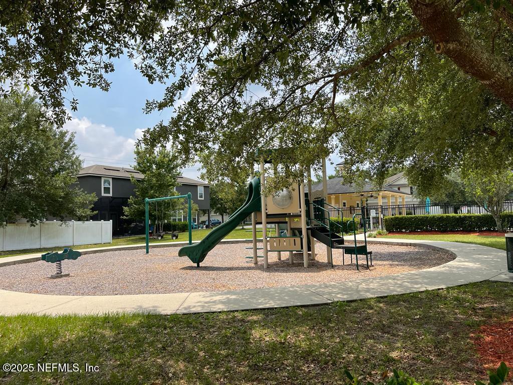 2517 CANEY OAKS Drive W