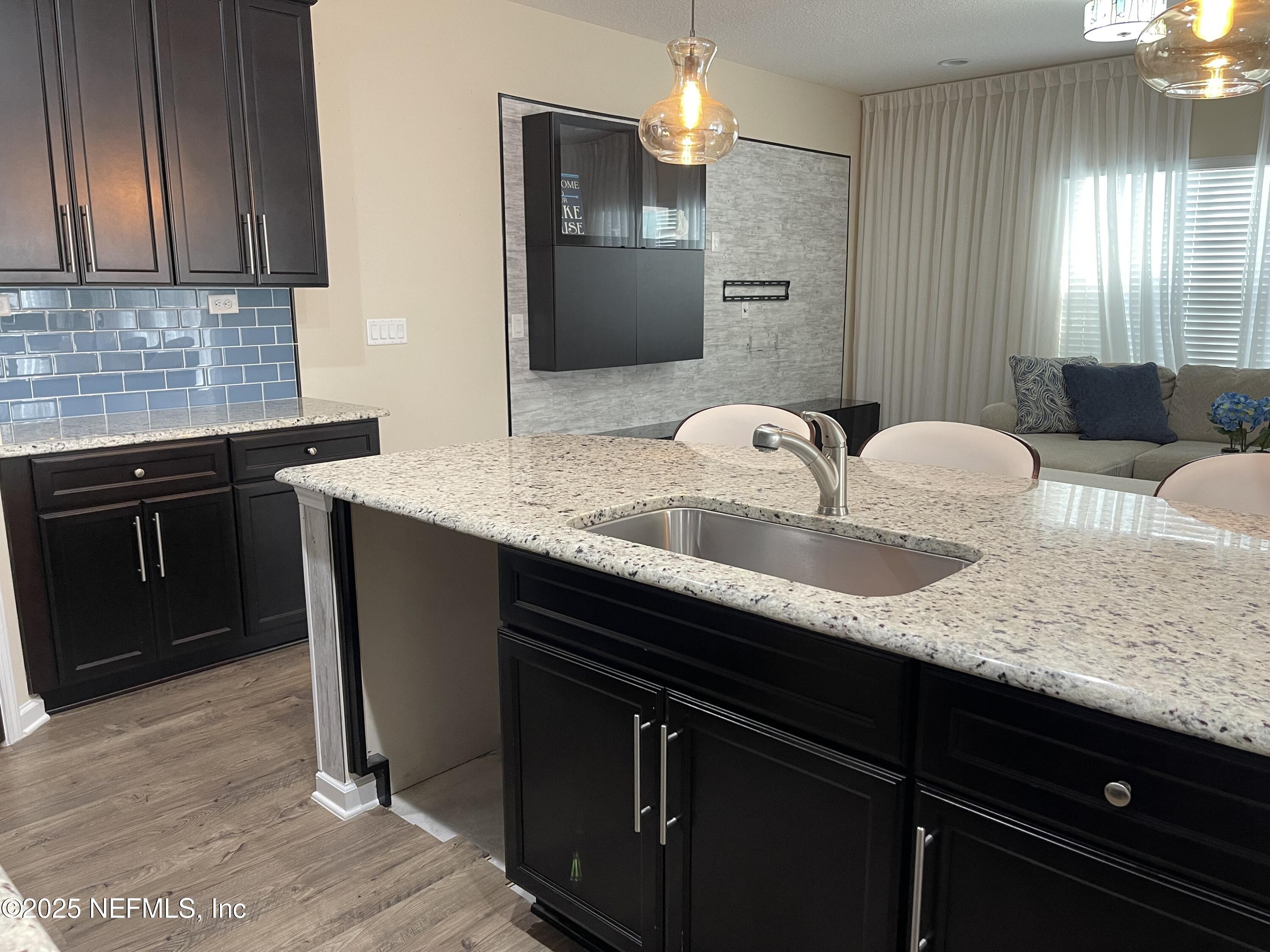 2517 CANEY OAKS Drive W