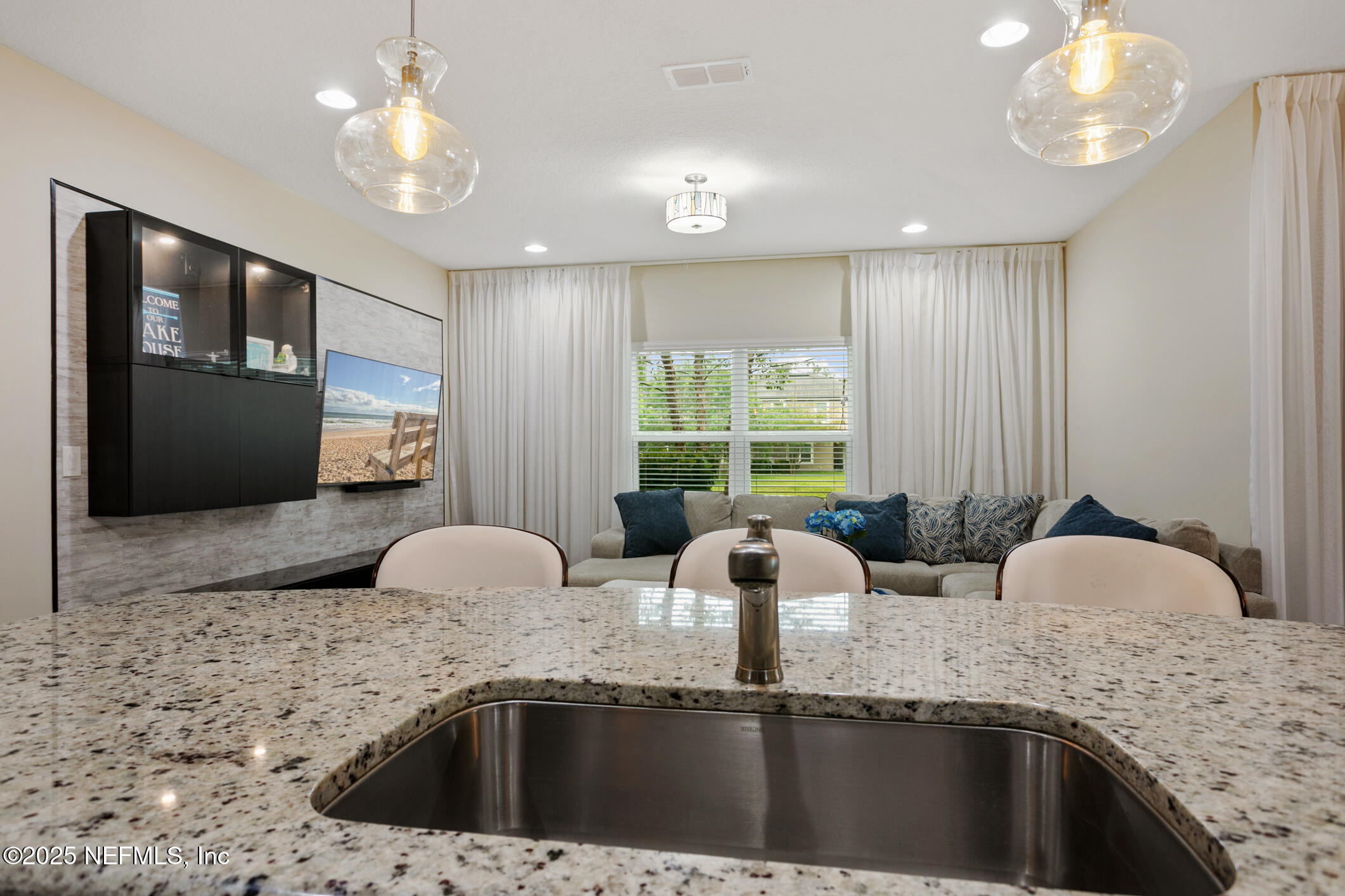 2517 CANEY OAKS Drive W