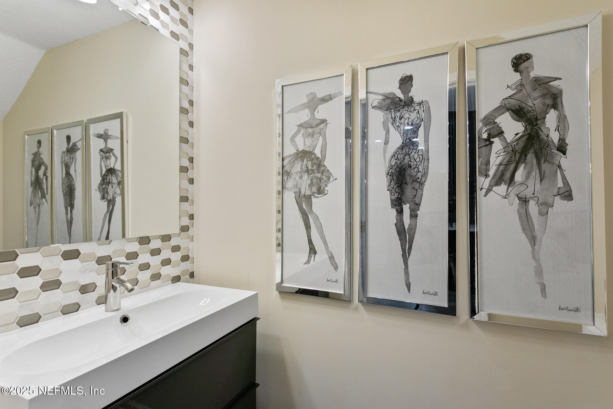 2517 CANEY OAKS Drive W