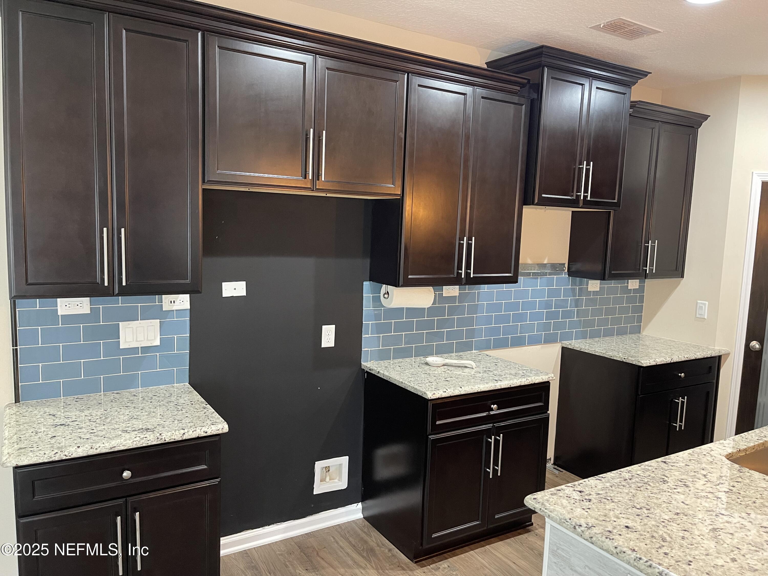 2517 CANEY OAKS Drive W