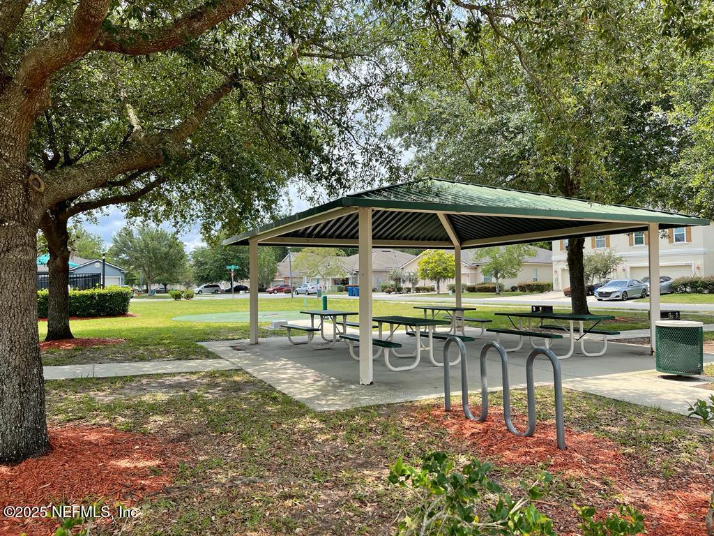 2517 CANEY OAKS Drive W