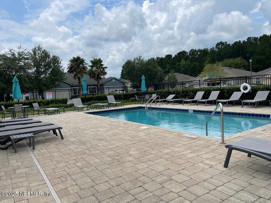 2517 CANEY OAKS Drive W