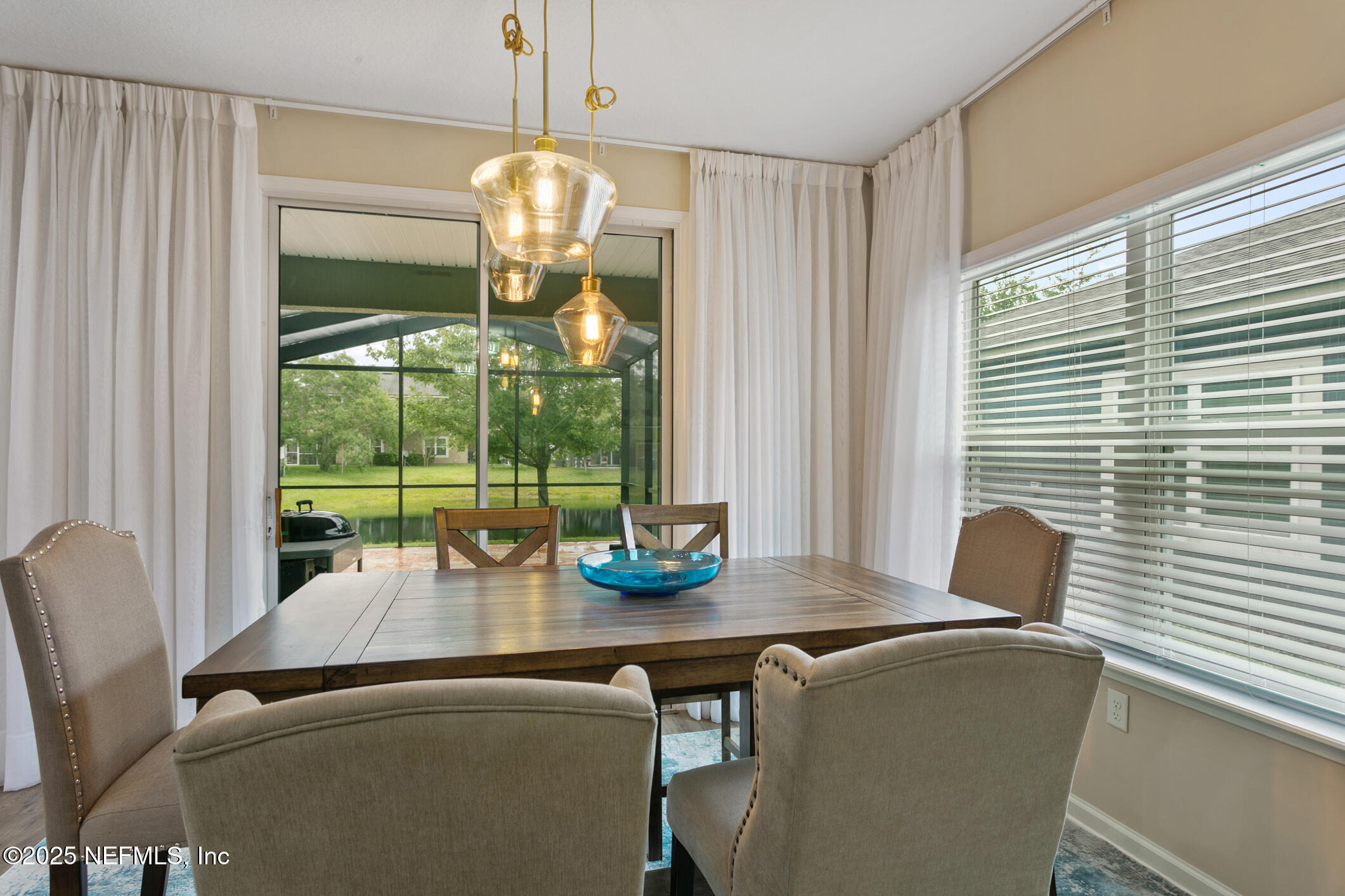 2517 CANEY OAKS Drive W