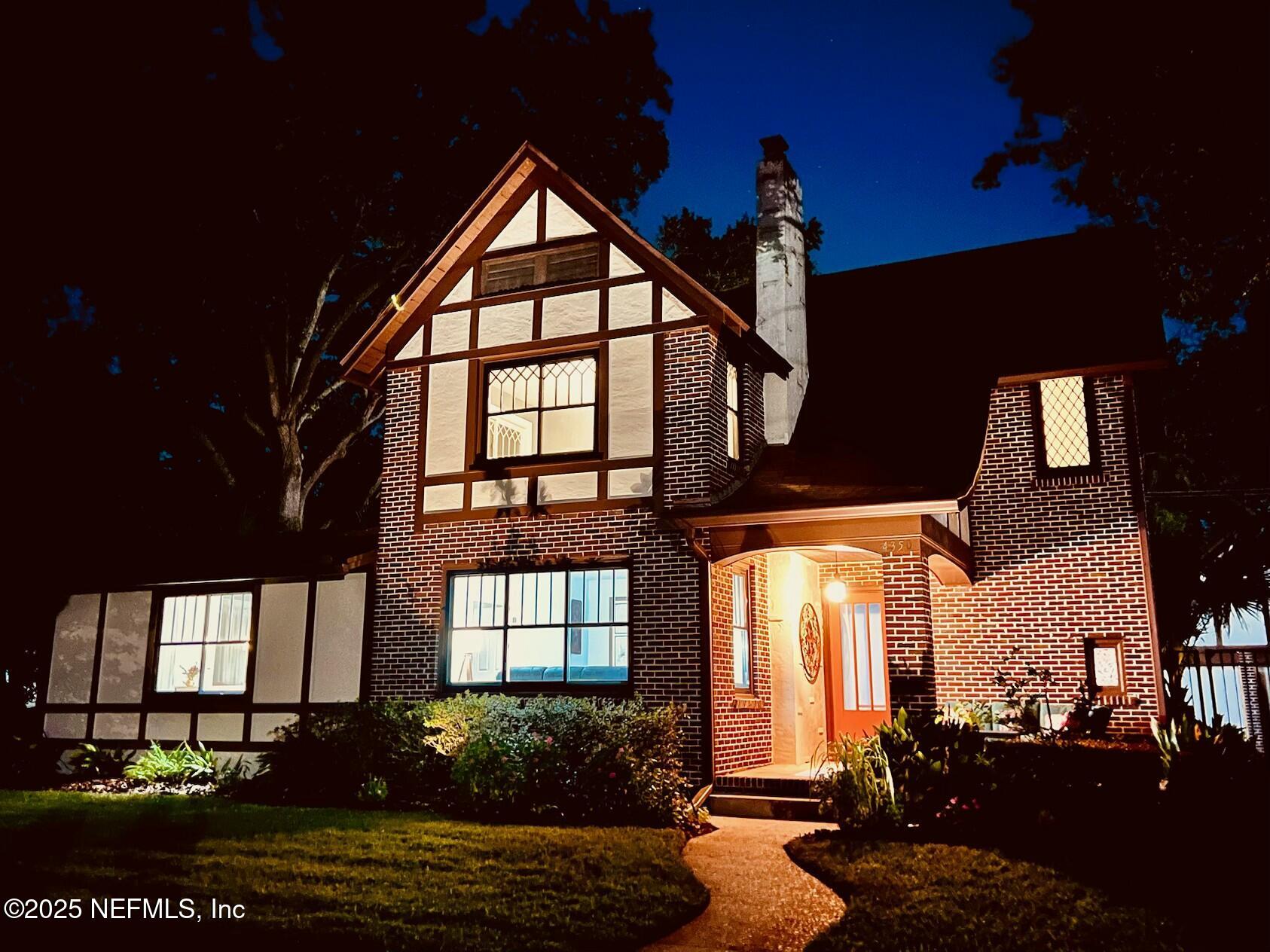 4350 GARIBALDI Avenue