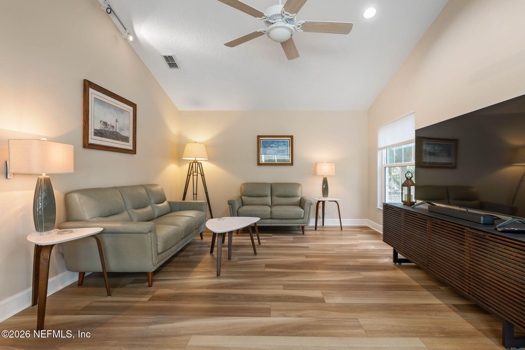 2 OSCELOT Court