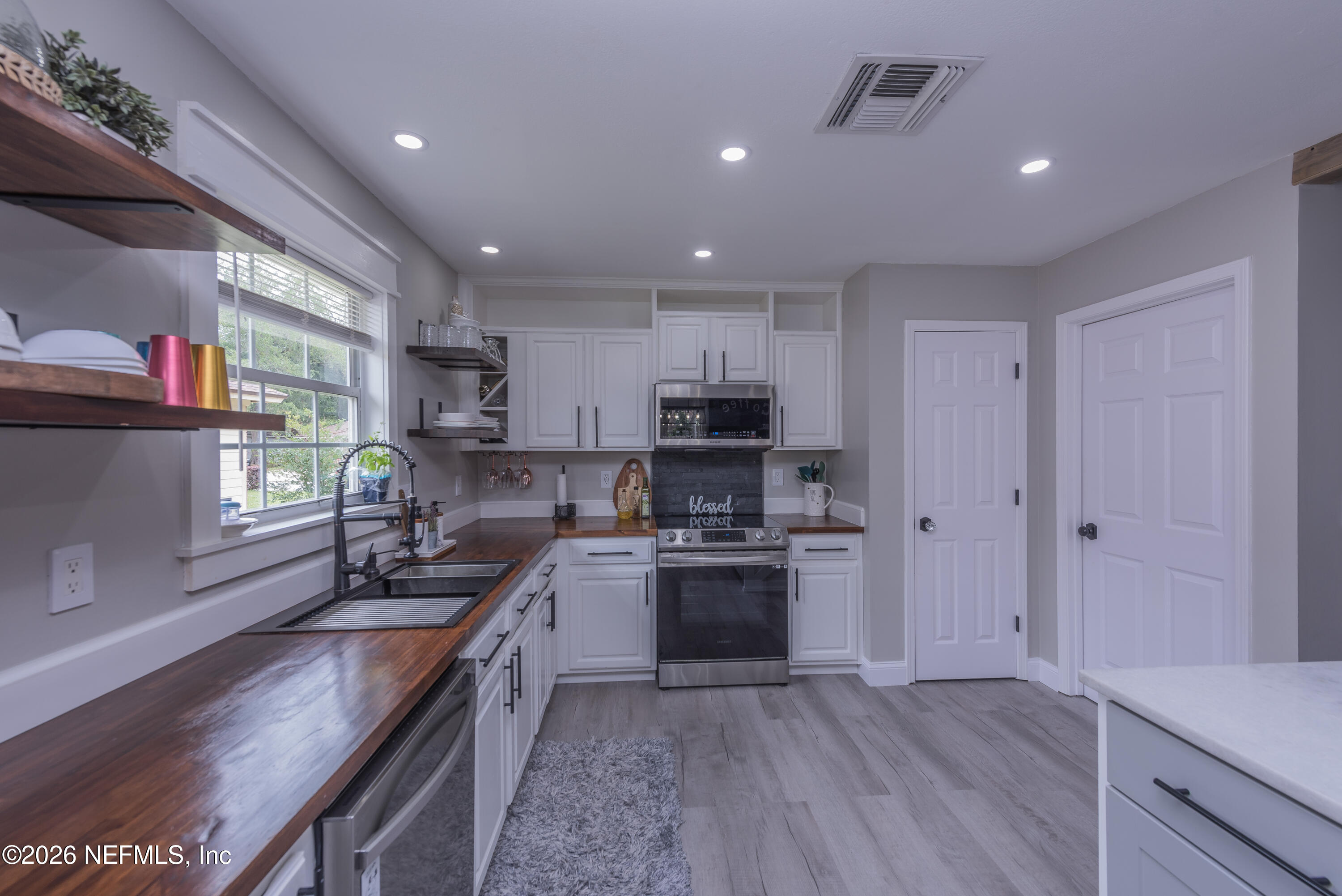 1600 COUNTRY CHARM Lane W