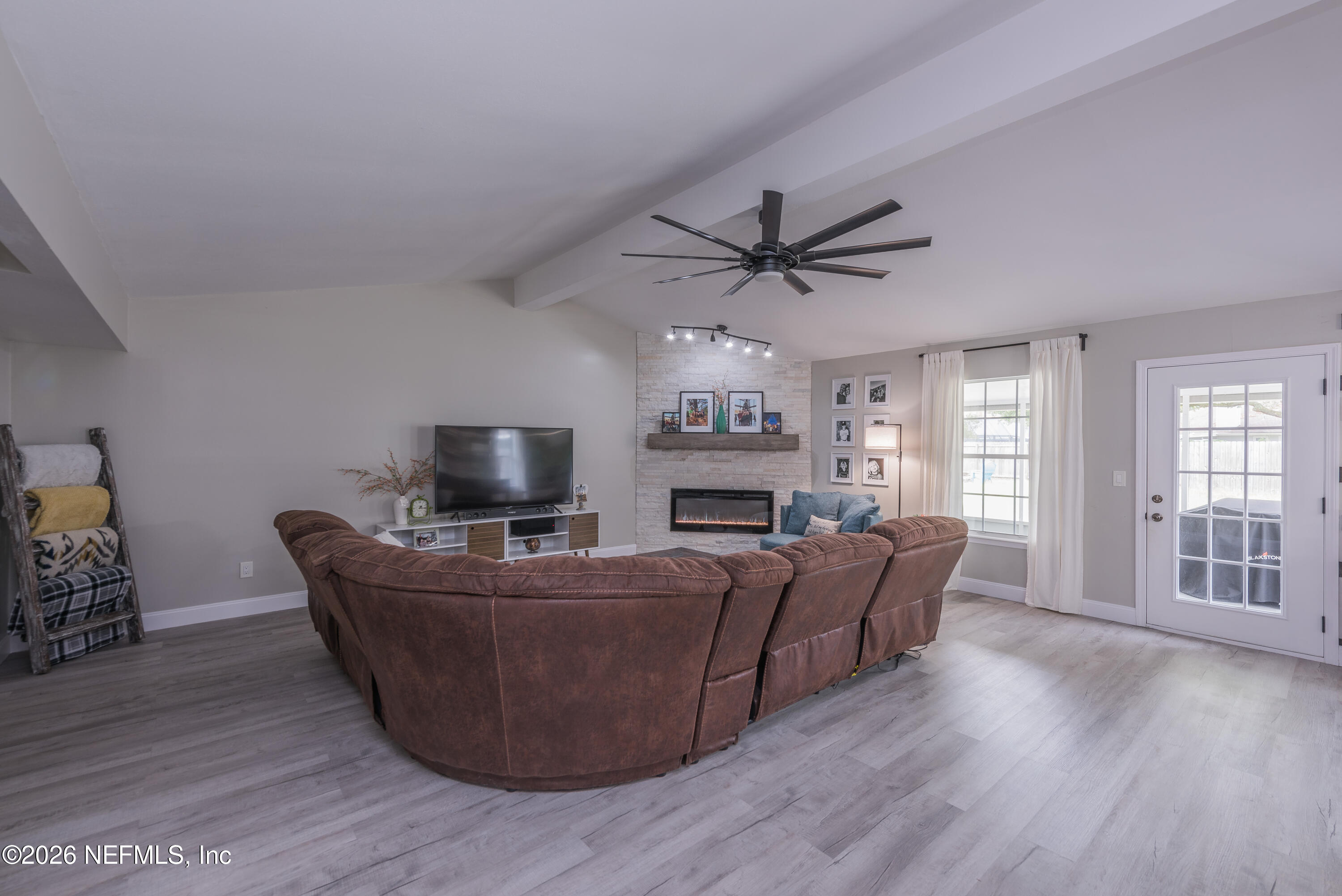 1600 COUNTRY CHARM Lane W