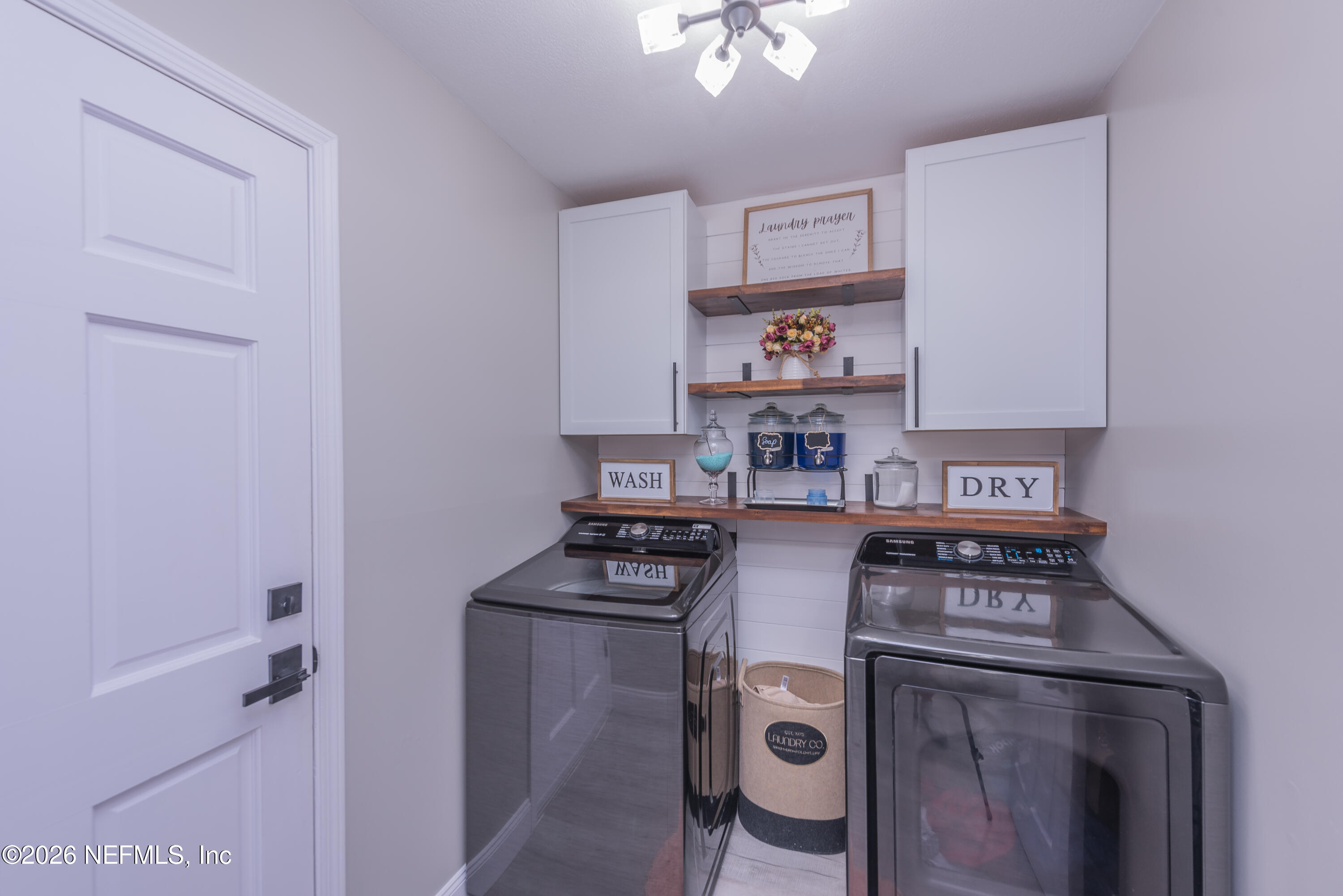 1600 COUNTRY CHARM Lane W