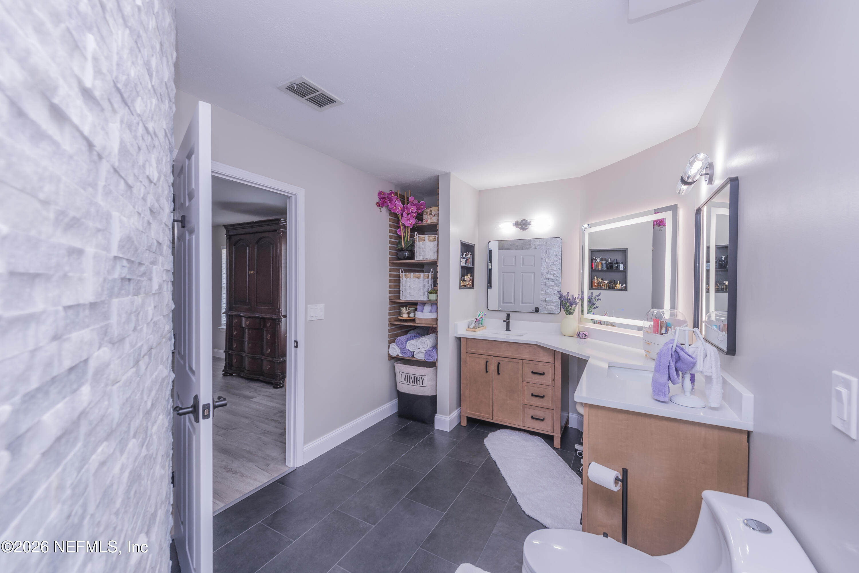 1600 COUNTRY CHARM Lane W