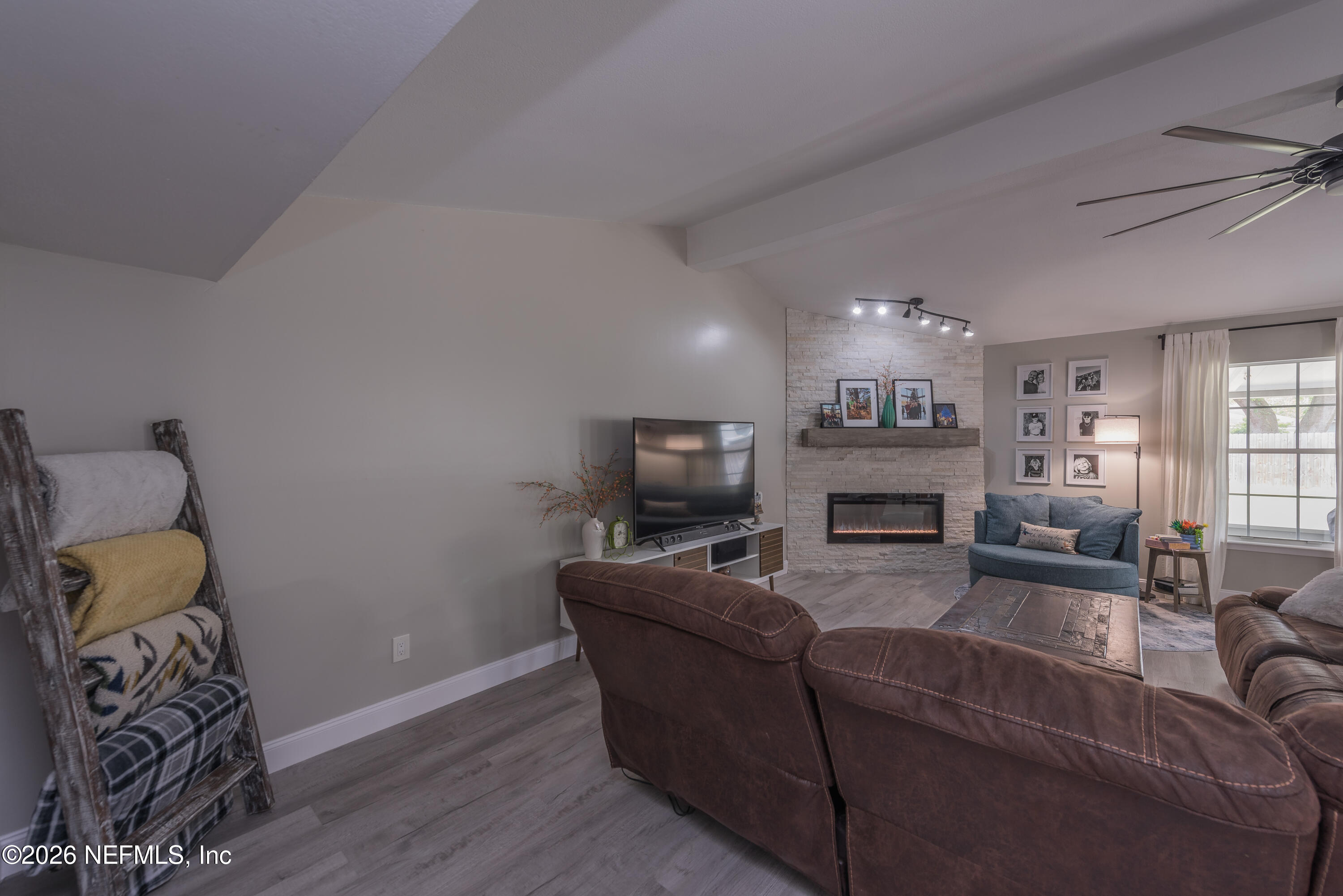 1600 COUNTRY CHARM Lane W
