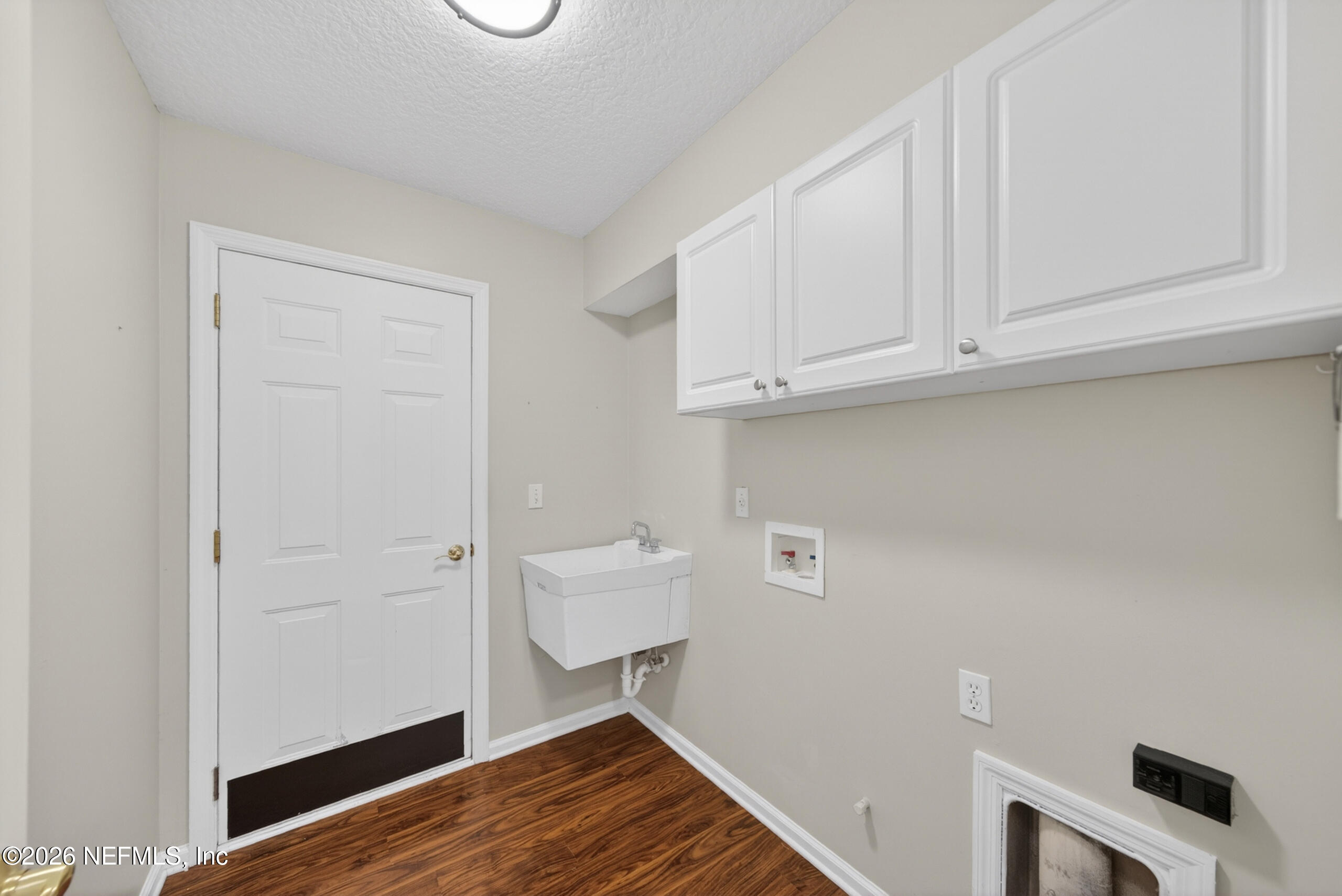 1819 SENTRY OAK Court