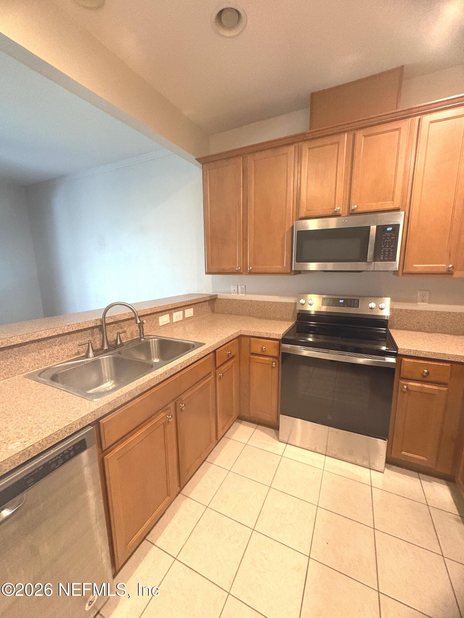 607 CRYSTAL Way